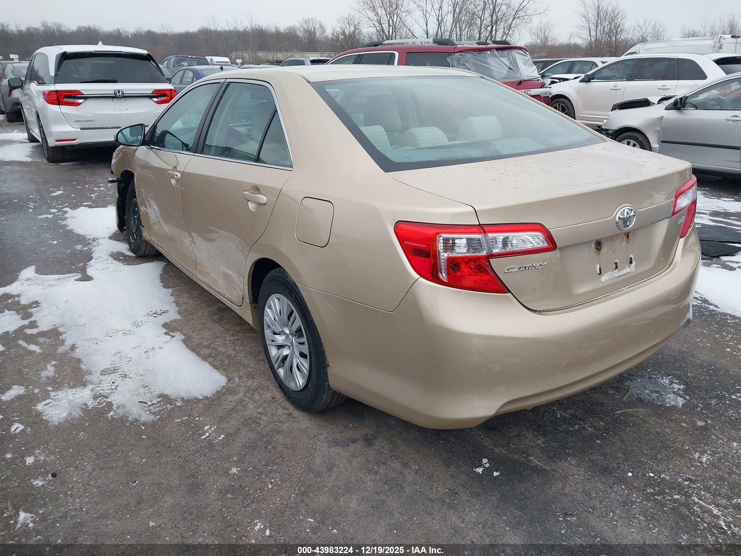TOYOTA CAMRY image 3