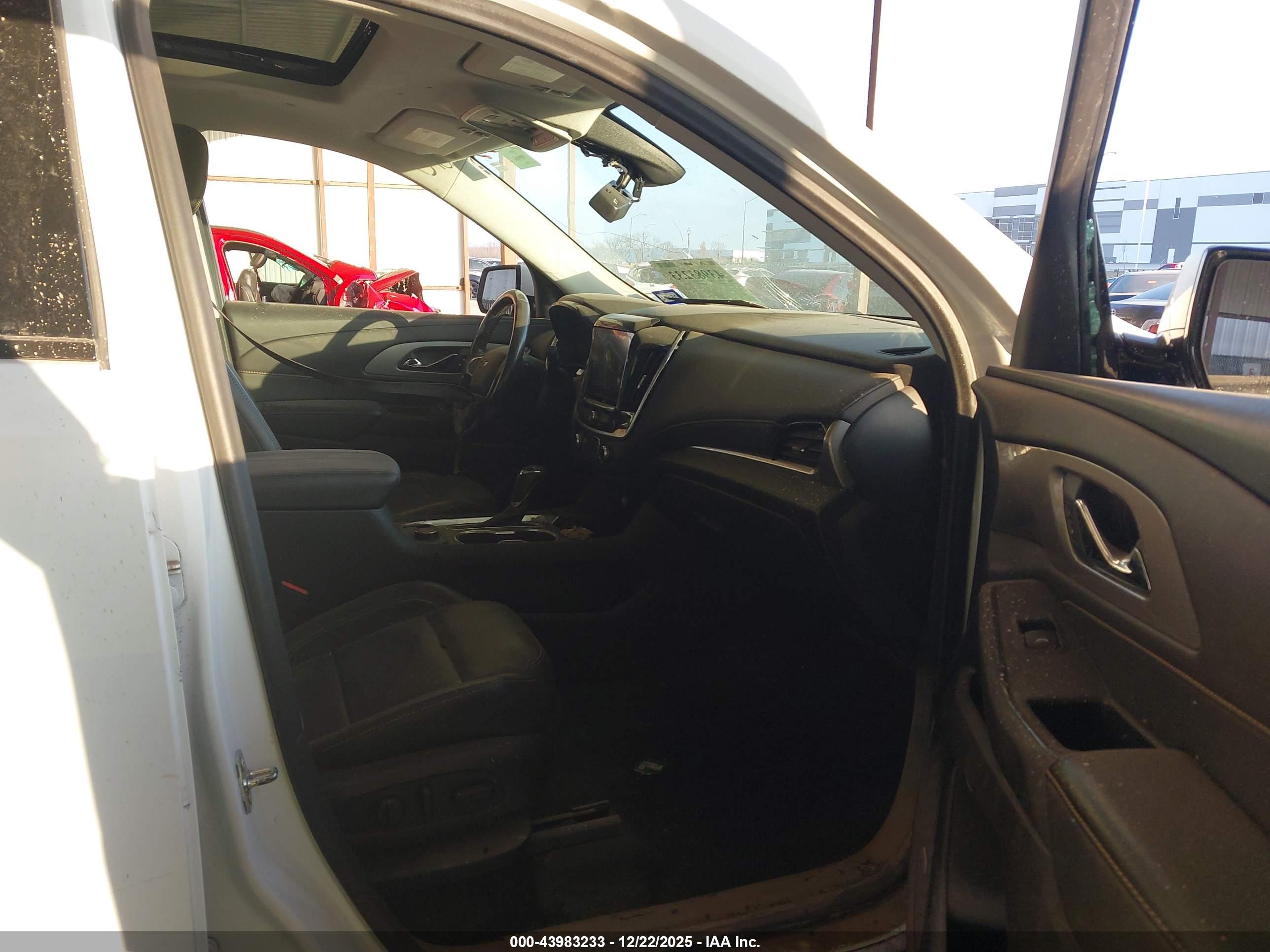 CHEVROLET TRAVERSE image 5