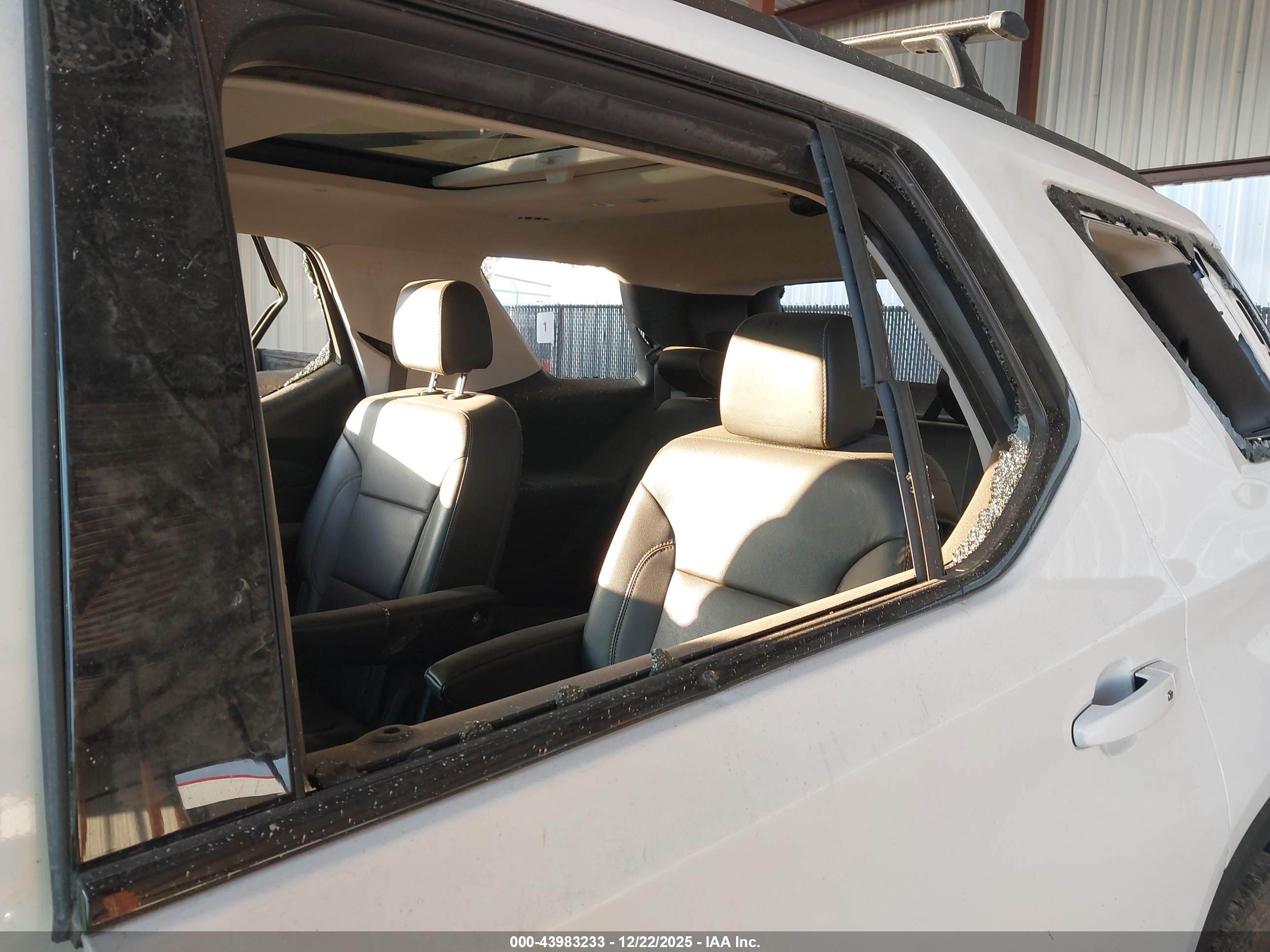 CHEVROLET TRAVERSE image 6