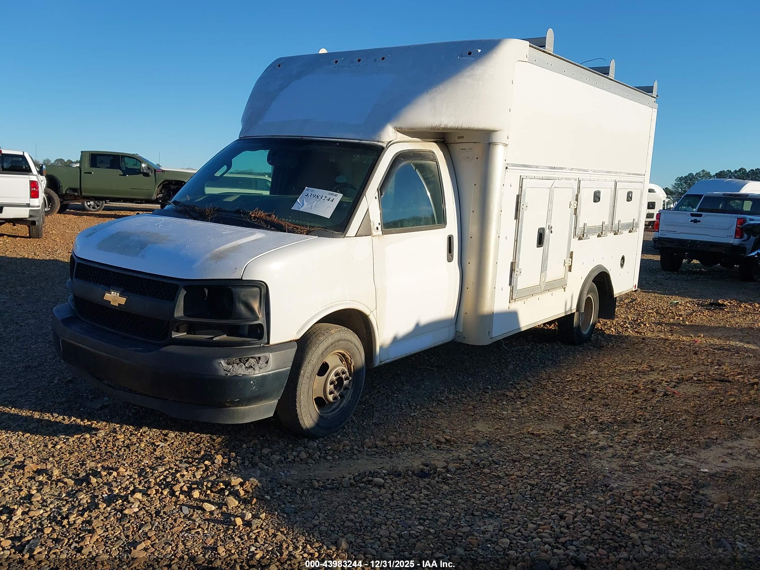 CHEVROLET EXPRESS image 2