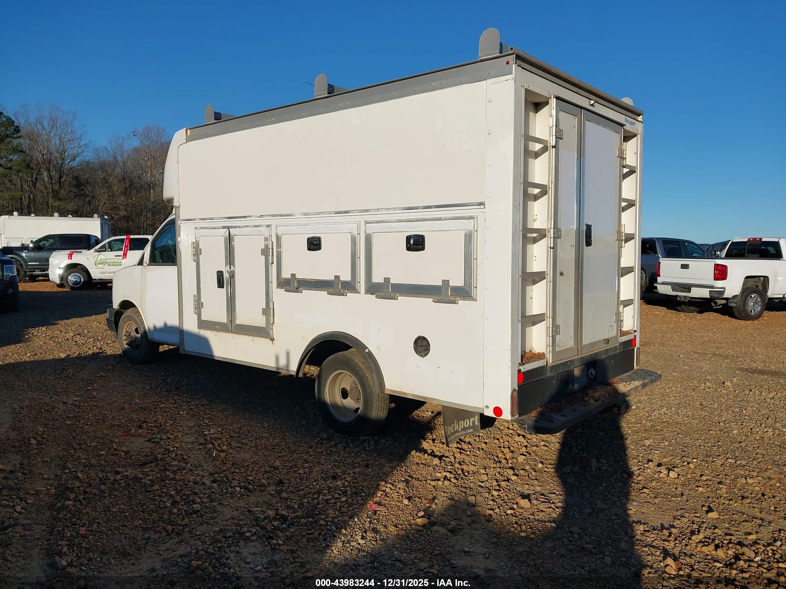 CHEVROLET EXPRESS image 3