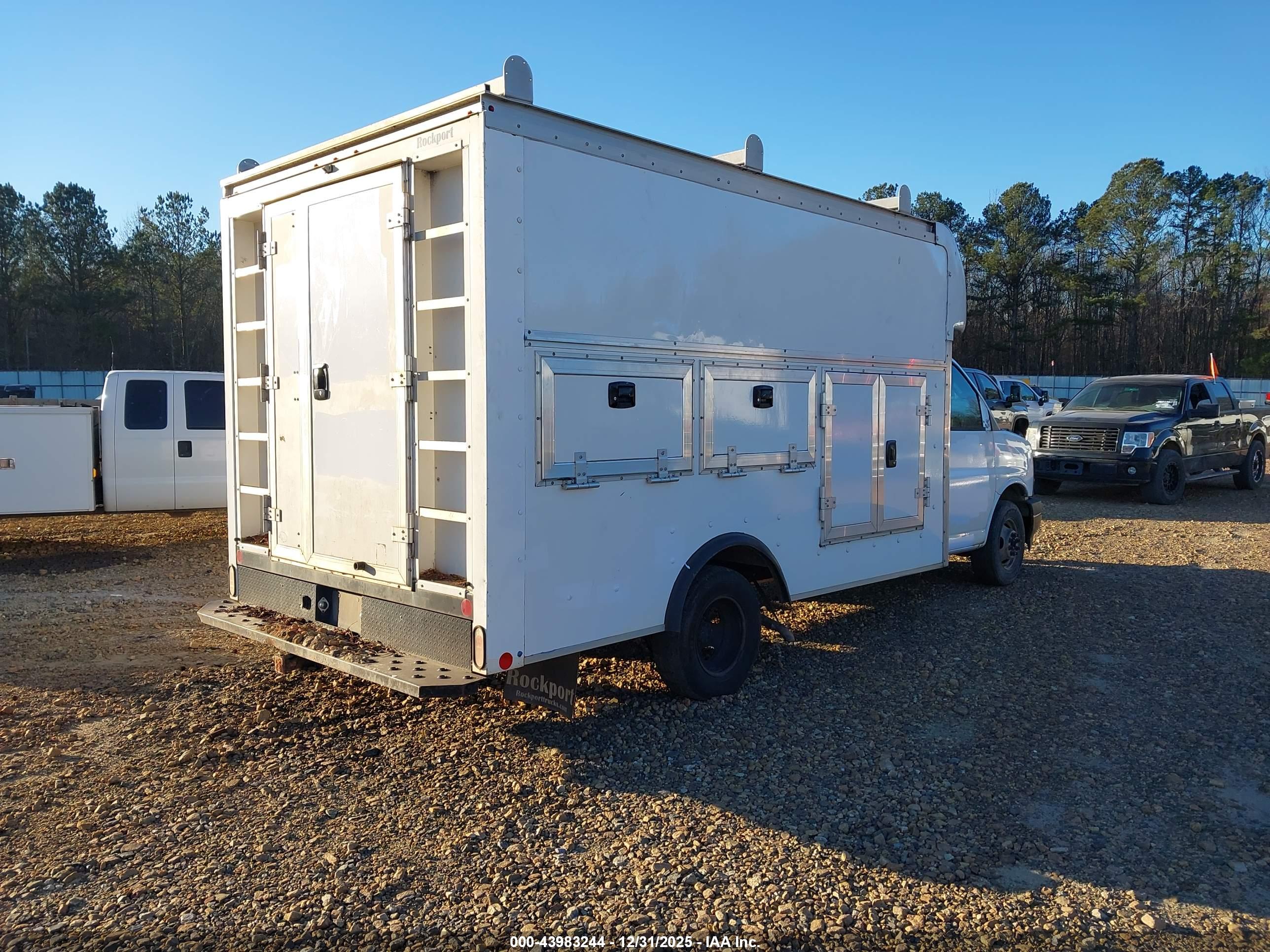CHEVROLET EXPRESS image 4
