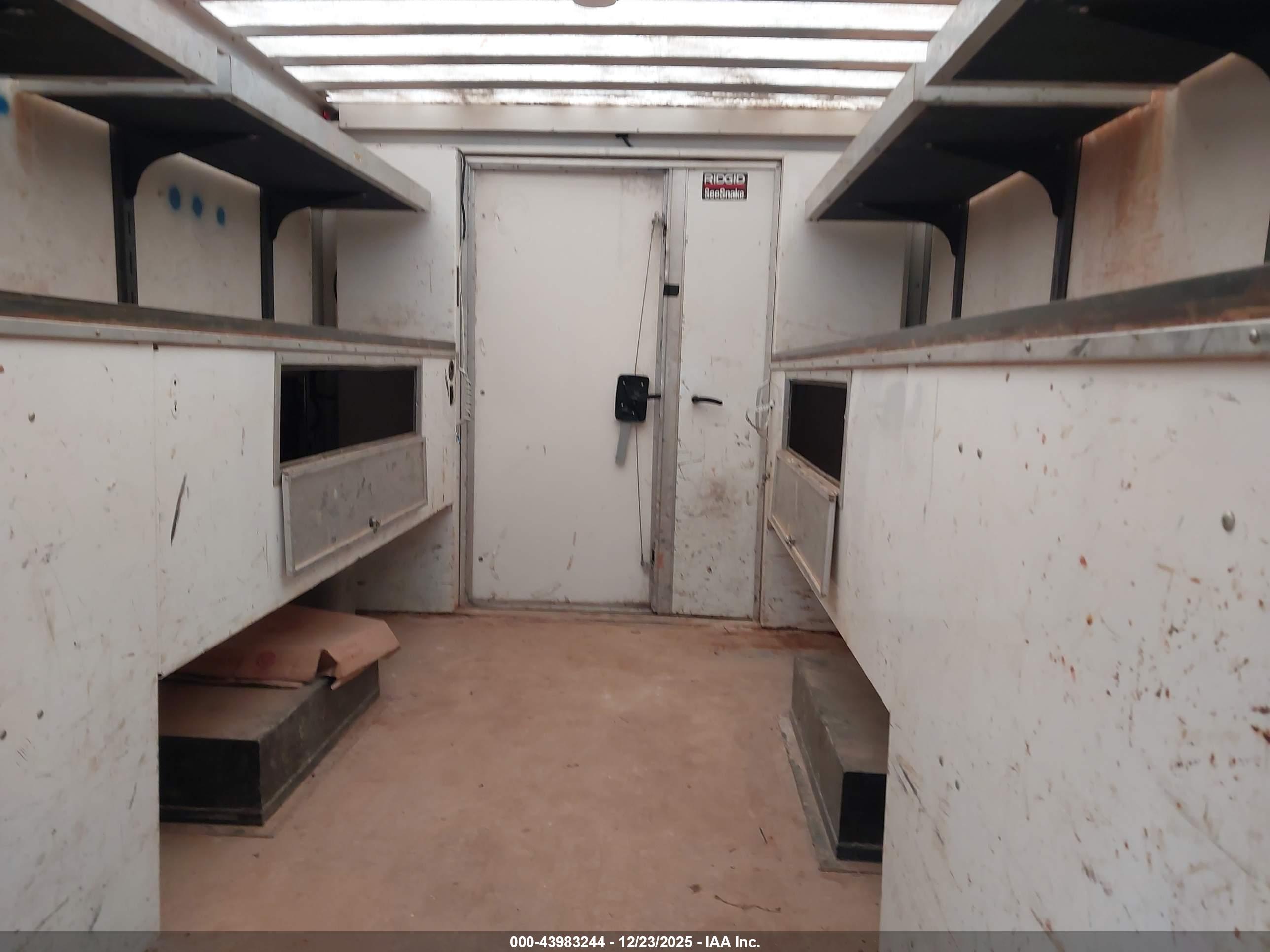 CHEVROLET EXPRESS image 8