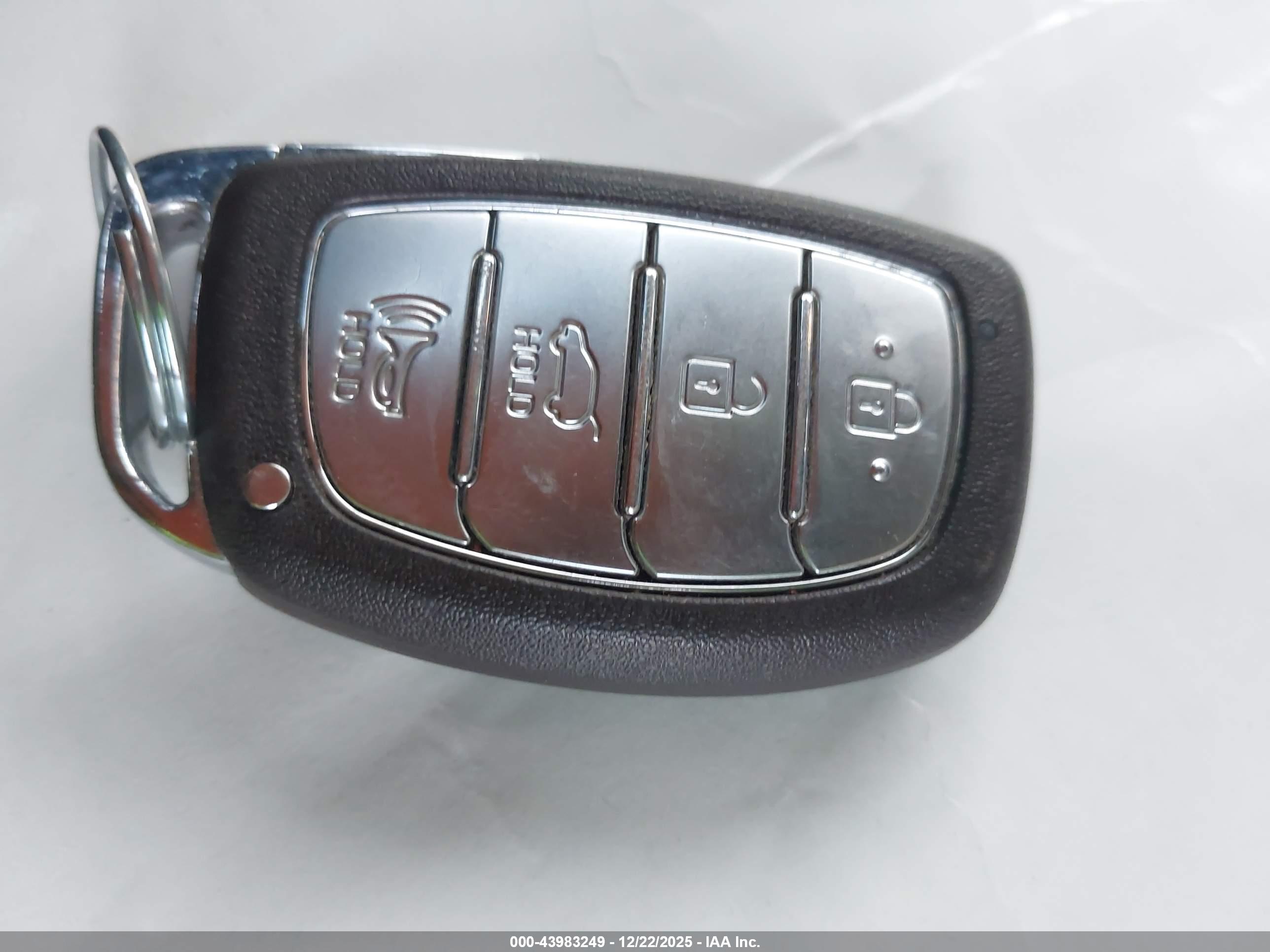 HYUNDAI TUCSON image 11