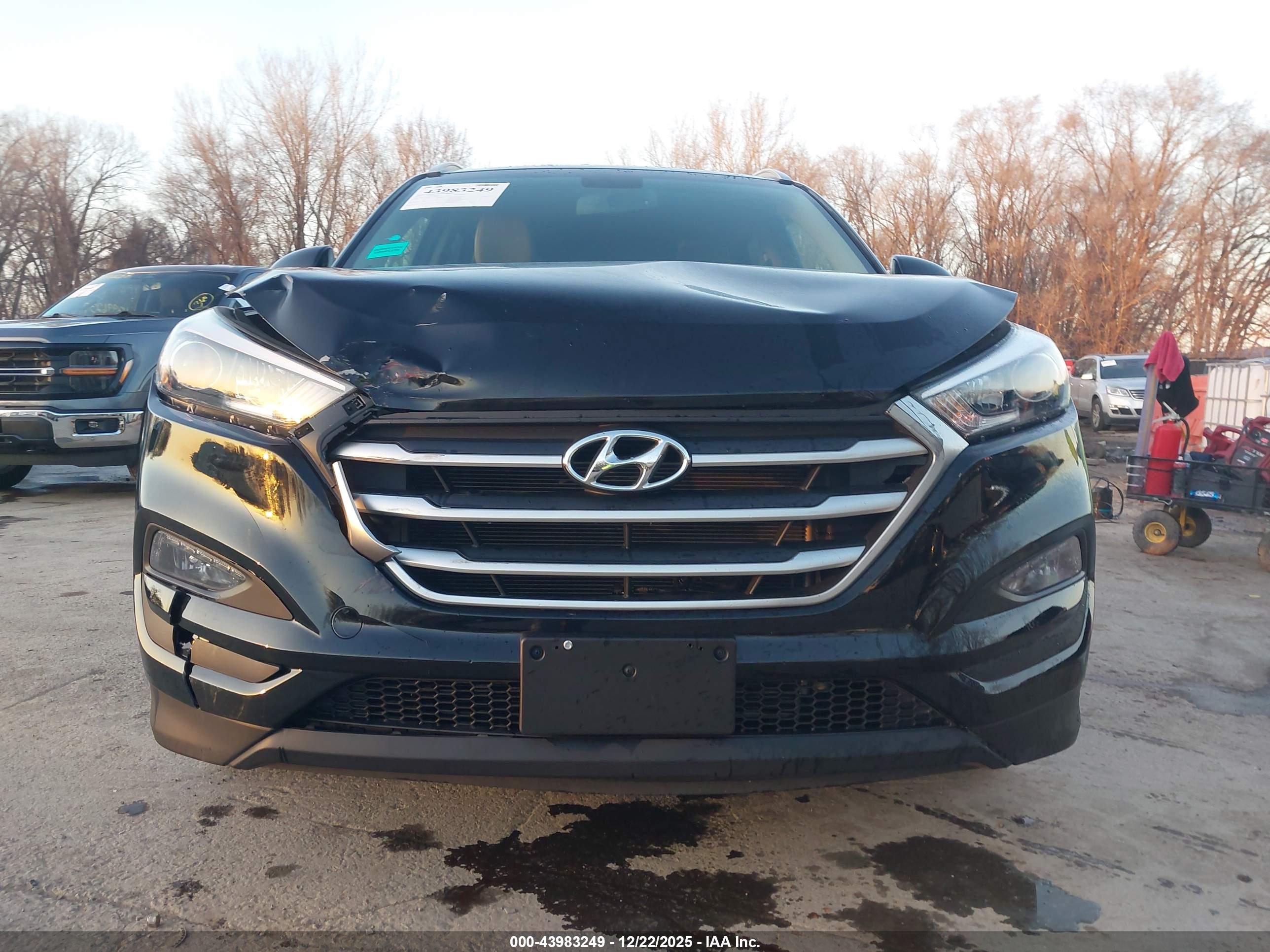 HYUNDAI TUCSON image 6