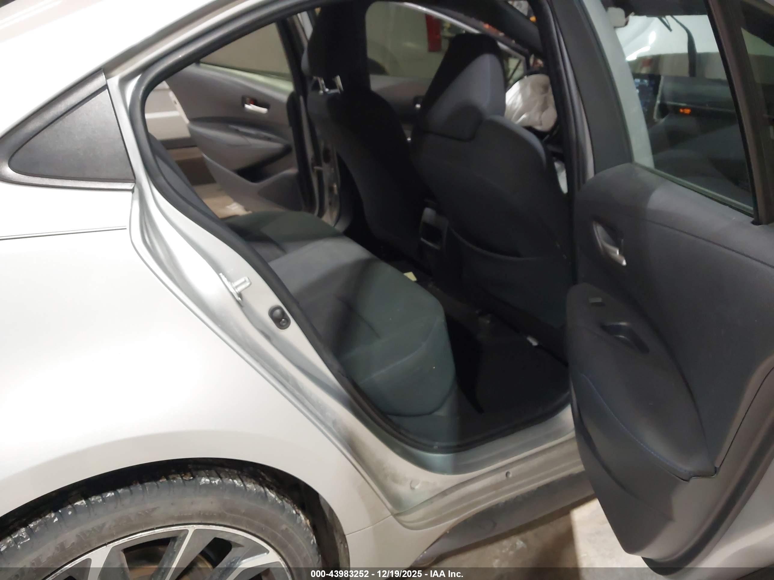 TOYOTA COROLLA image 8