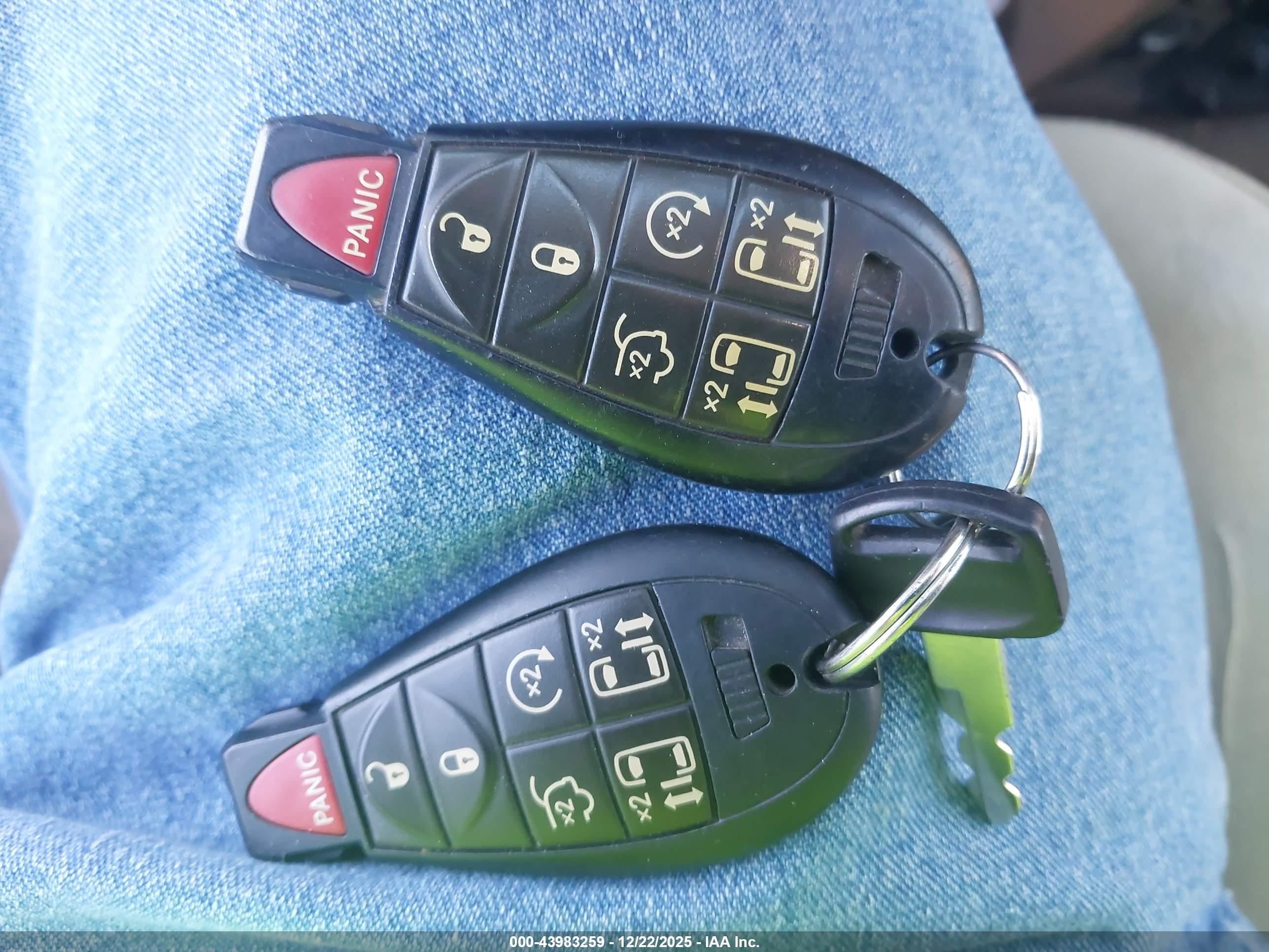 CHRYSLER TOWN image 11