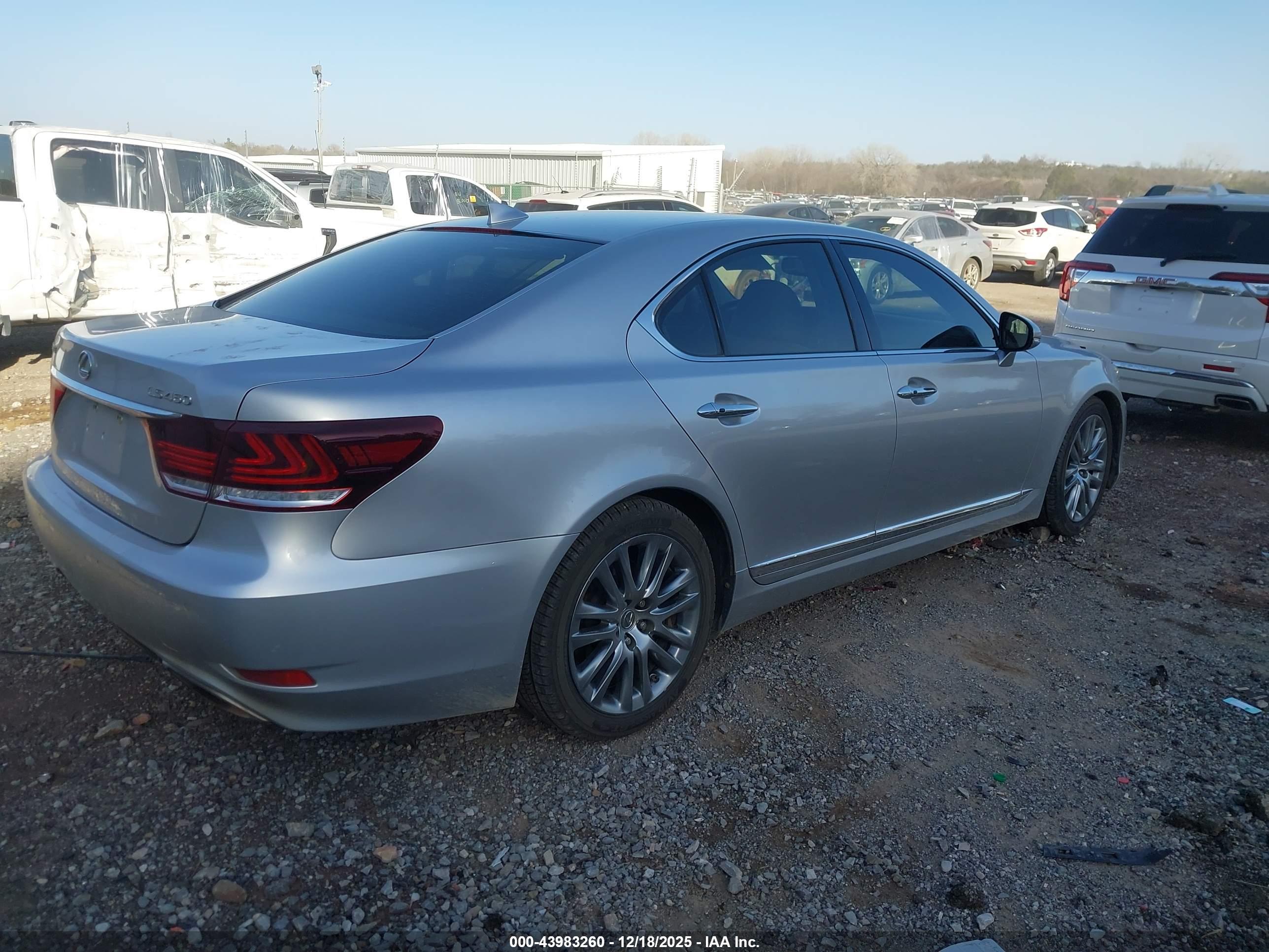 LEXUS LS image 4
