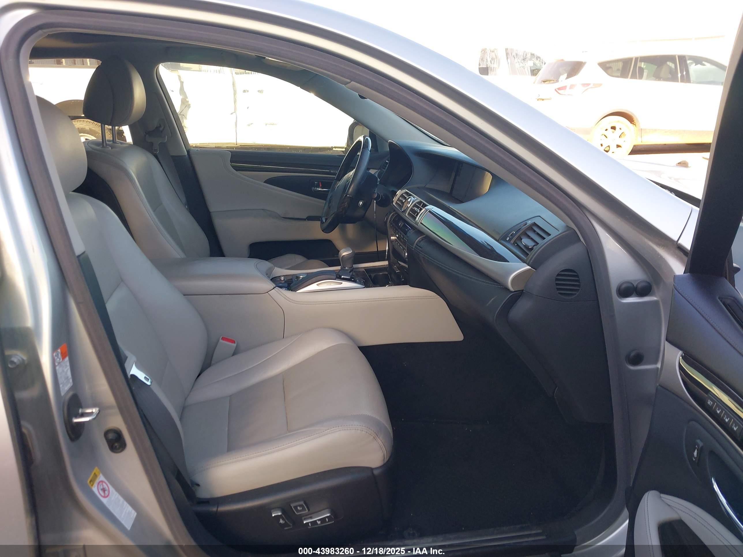 LEXUS LS image 5