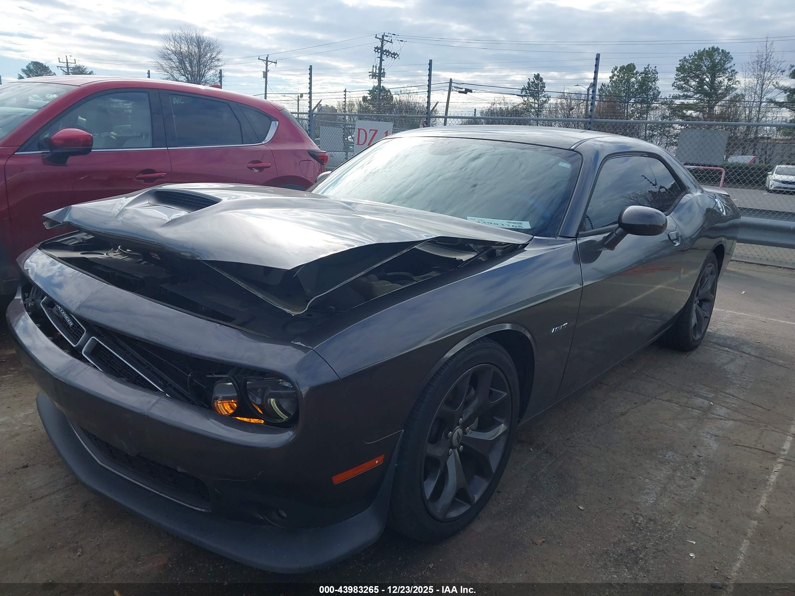 DODGE CHALLENGER image 2