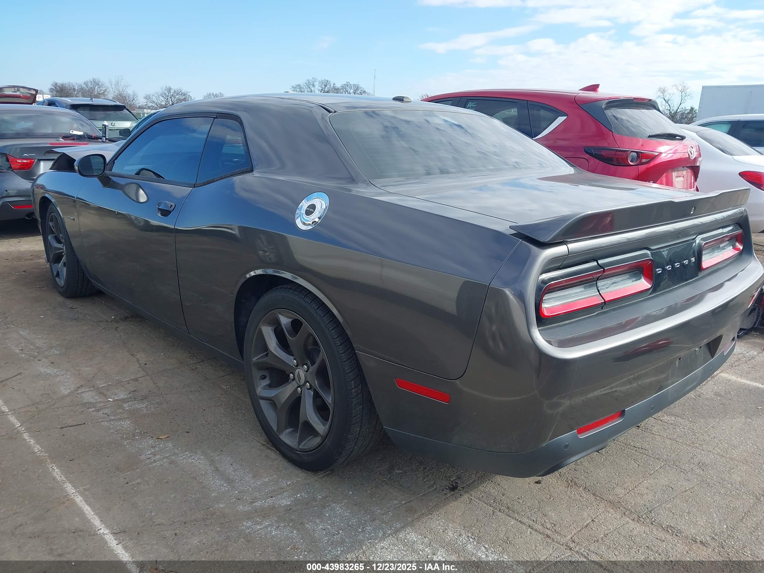 DODGE CHALLENGER image 3