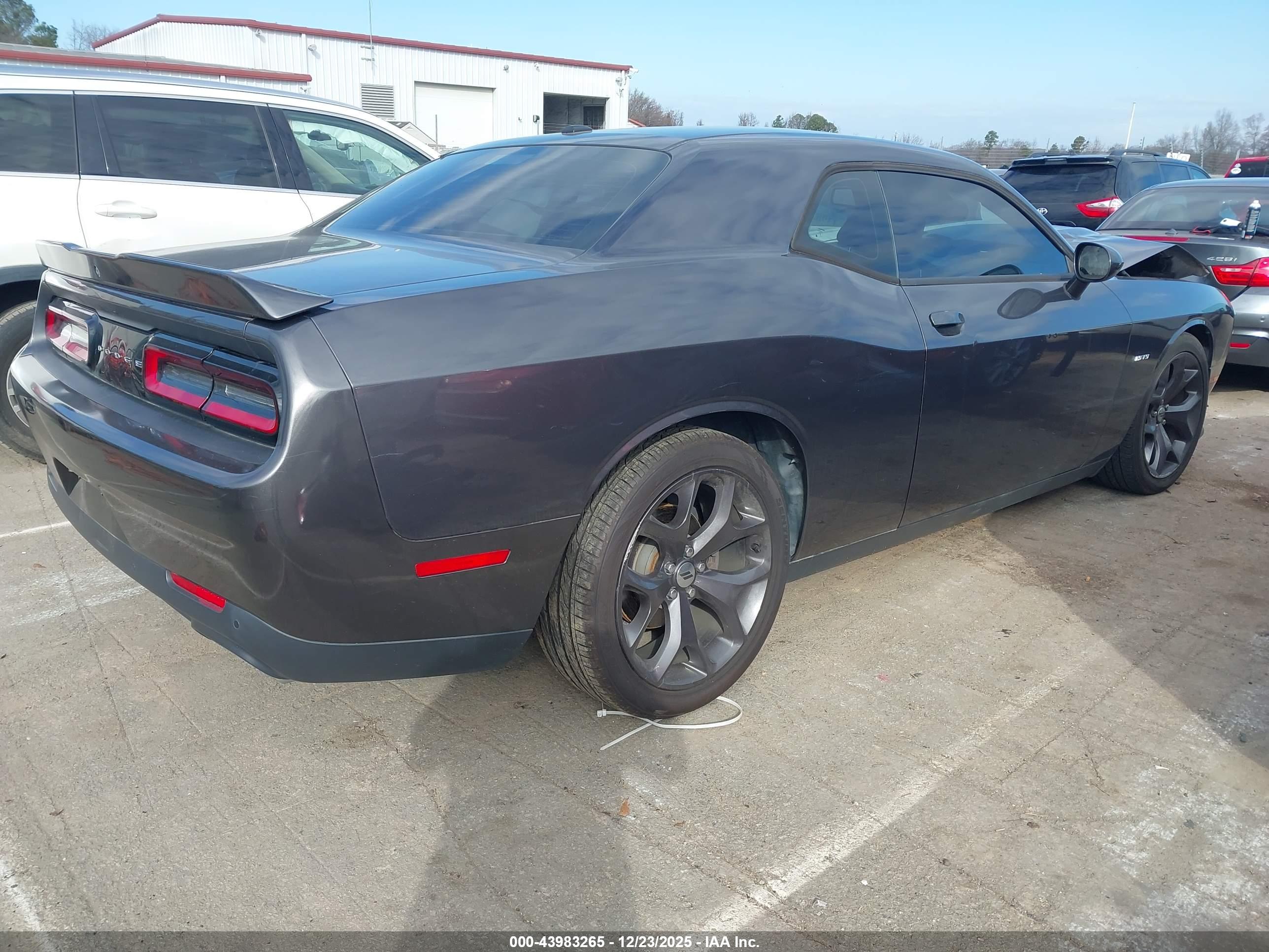 DODGE CHALLENGER image 4