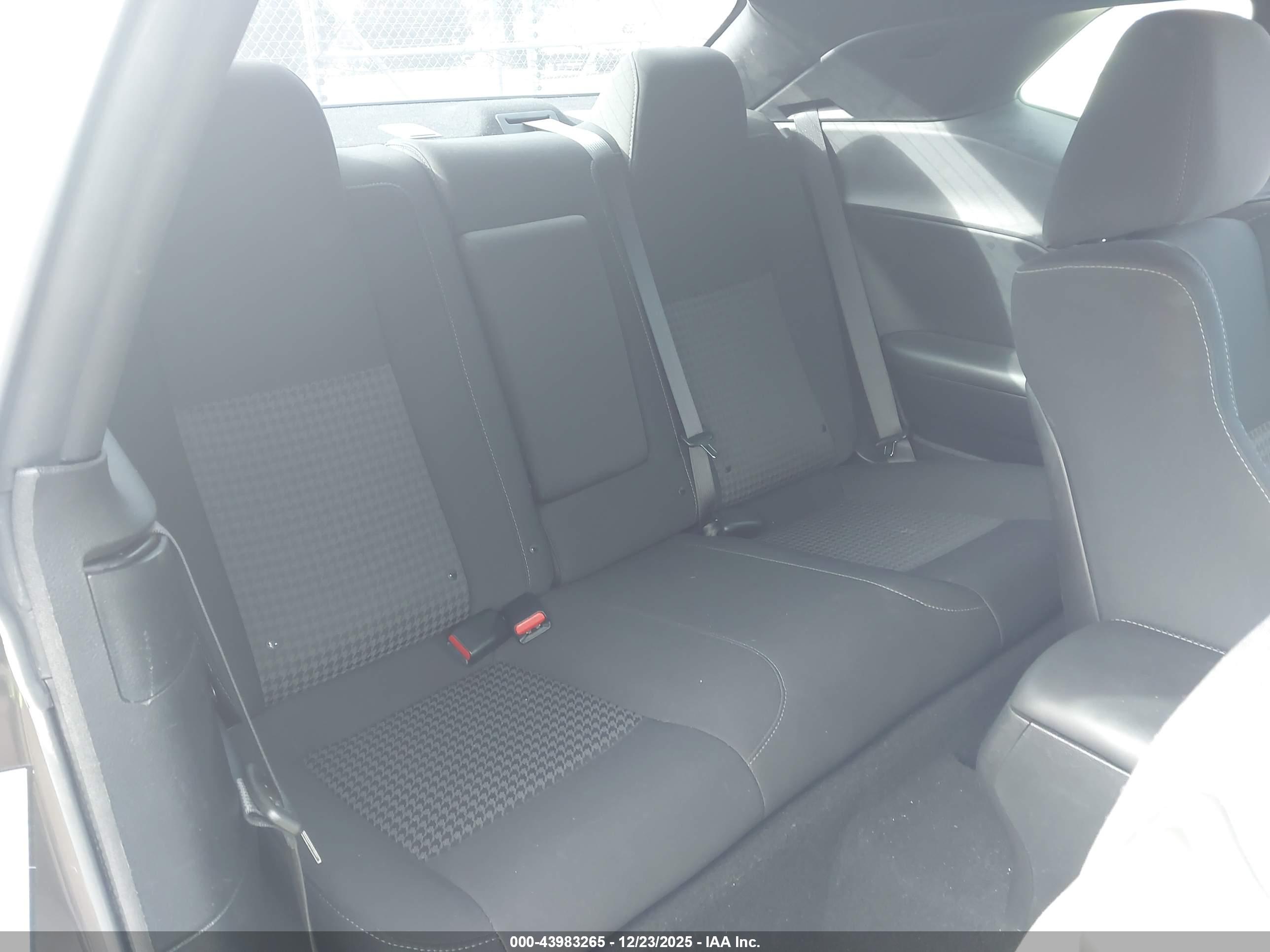 DODGE CHALLENGER image 8