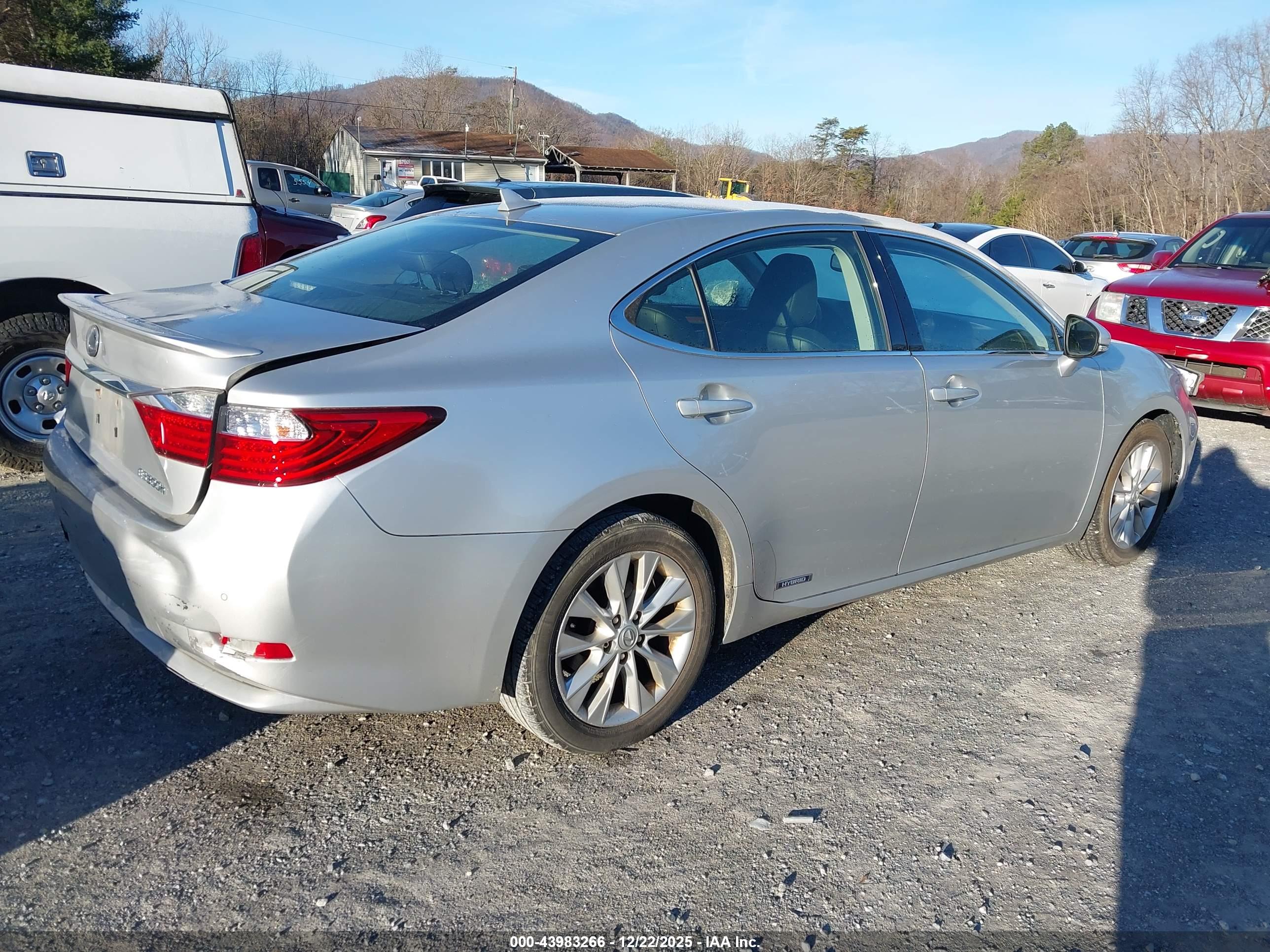 LEXUS ES image 4