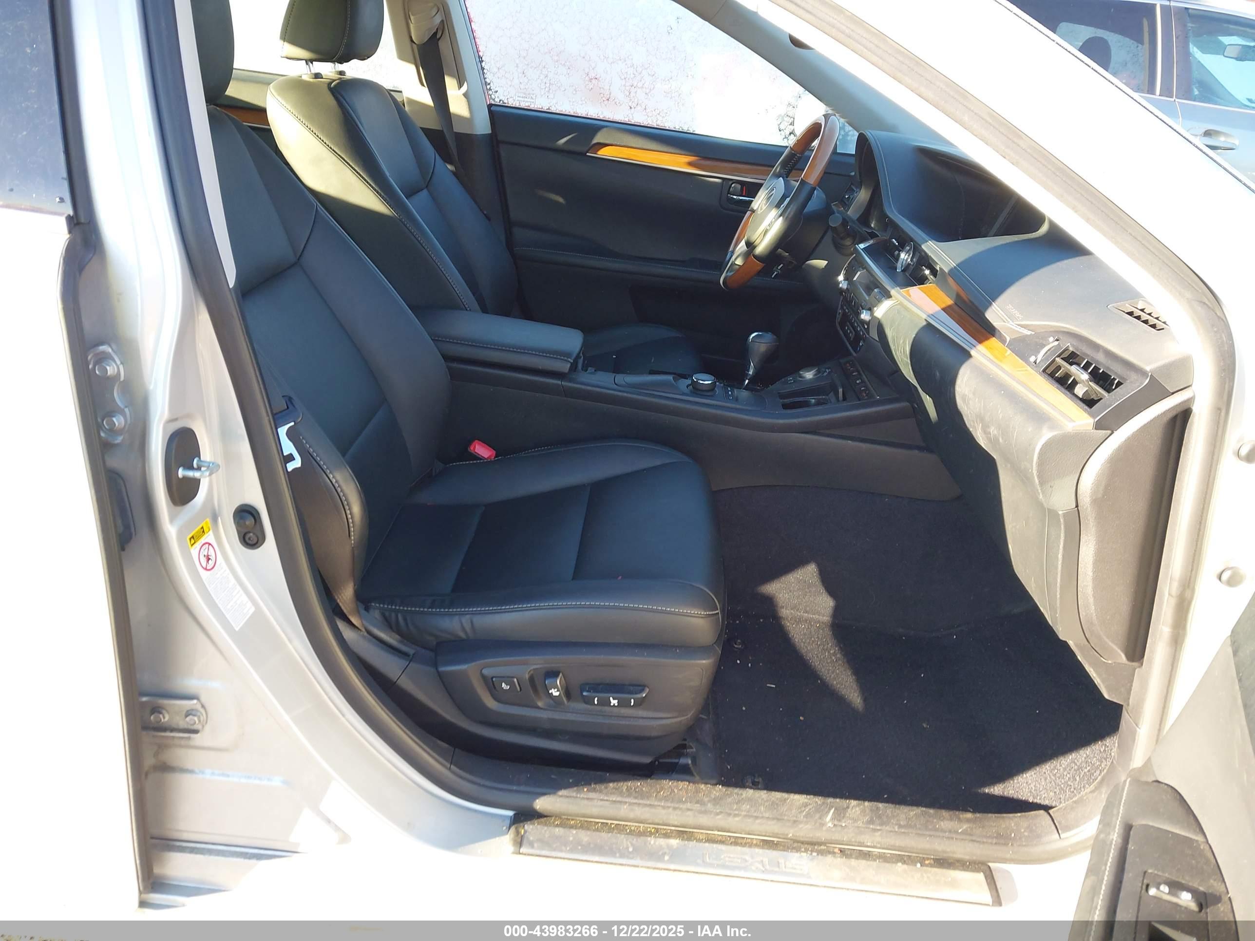 LEXUS ES image 5