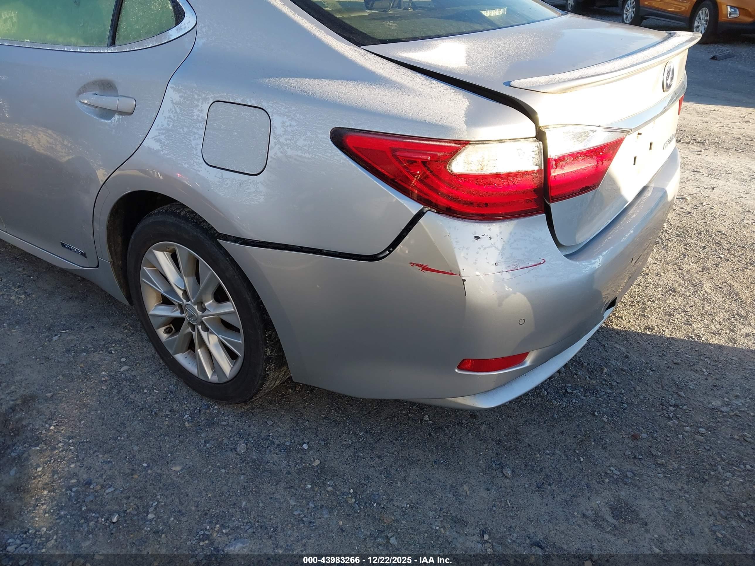 LEXUS ES image 6