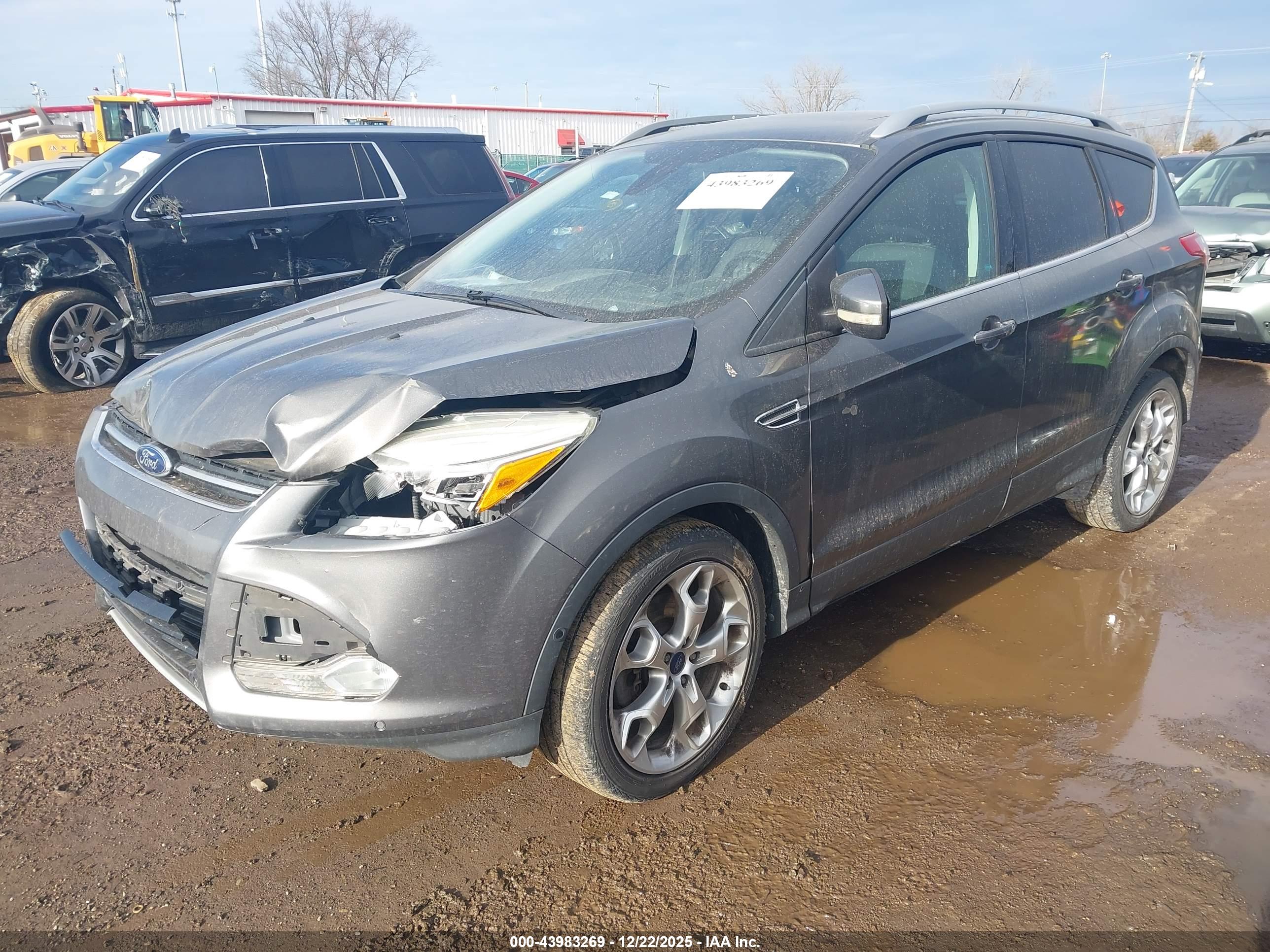 FORD ESCAPE image 2