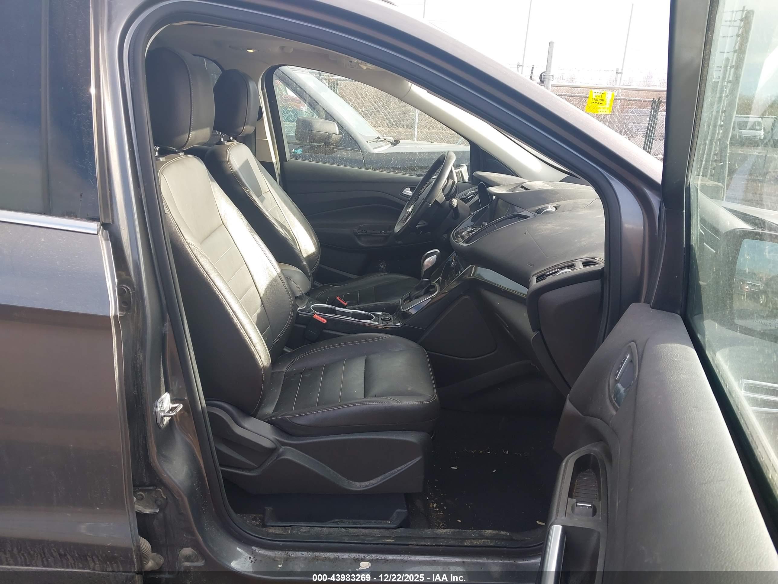 FORD ESCAPE image 5