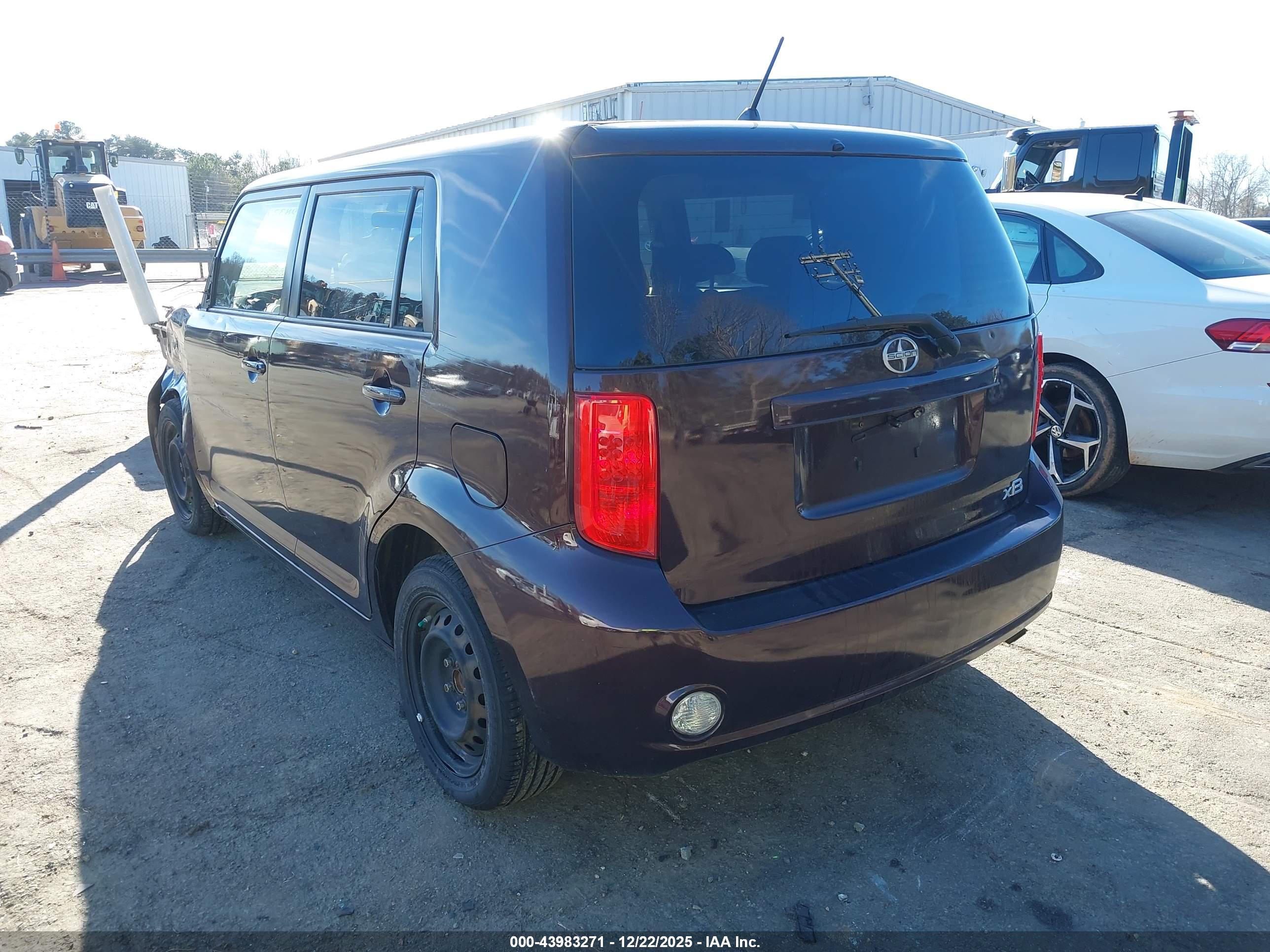 SCION XB image 3