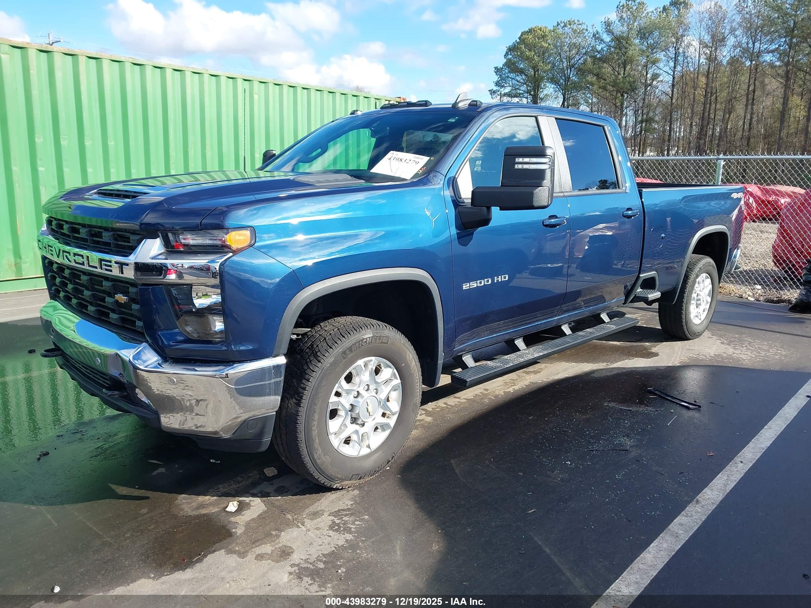 CHEVROLET SILVERADO image 2