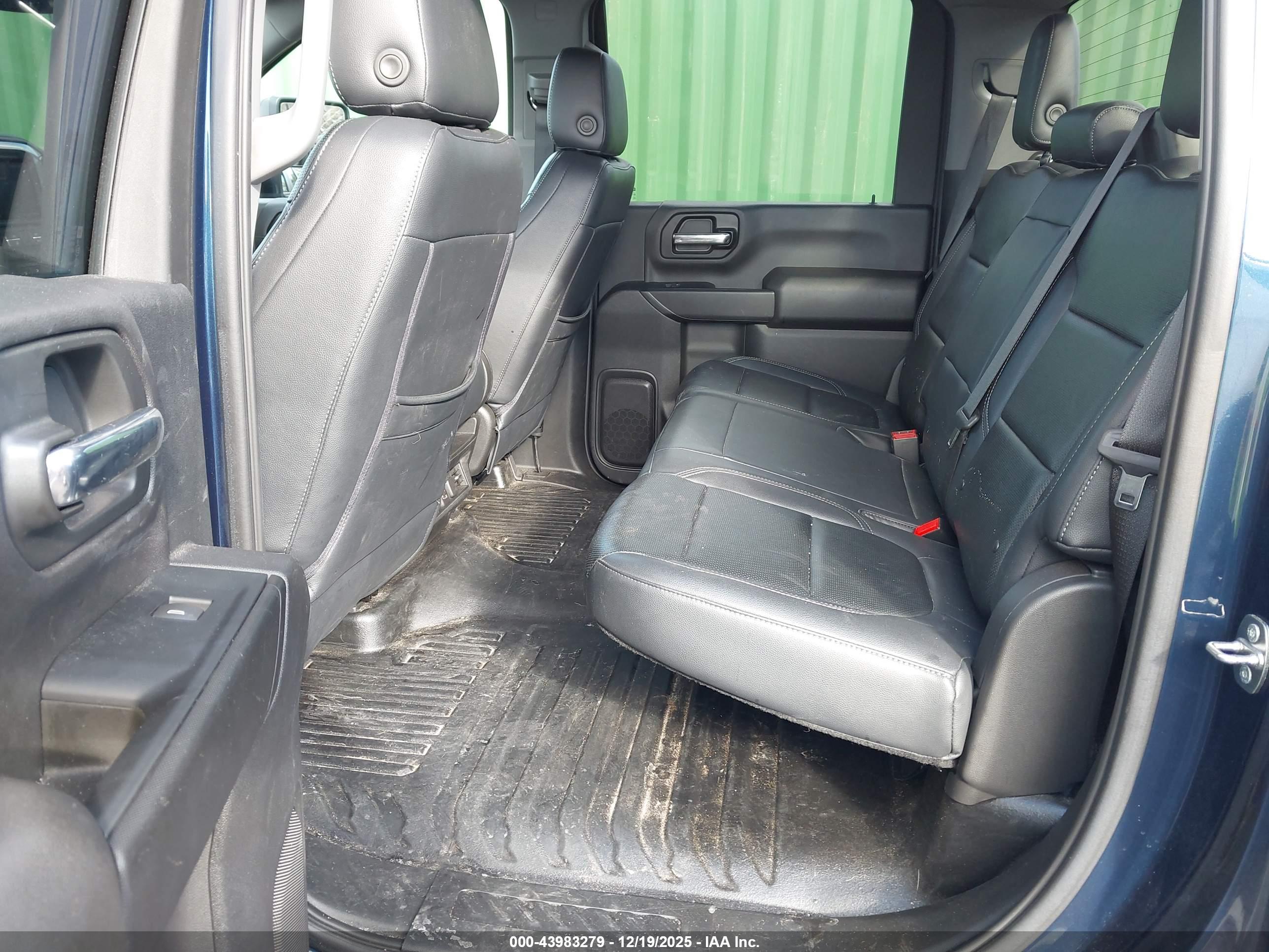 CHEVROLET SILVERADO image 8