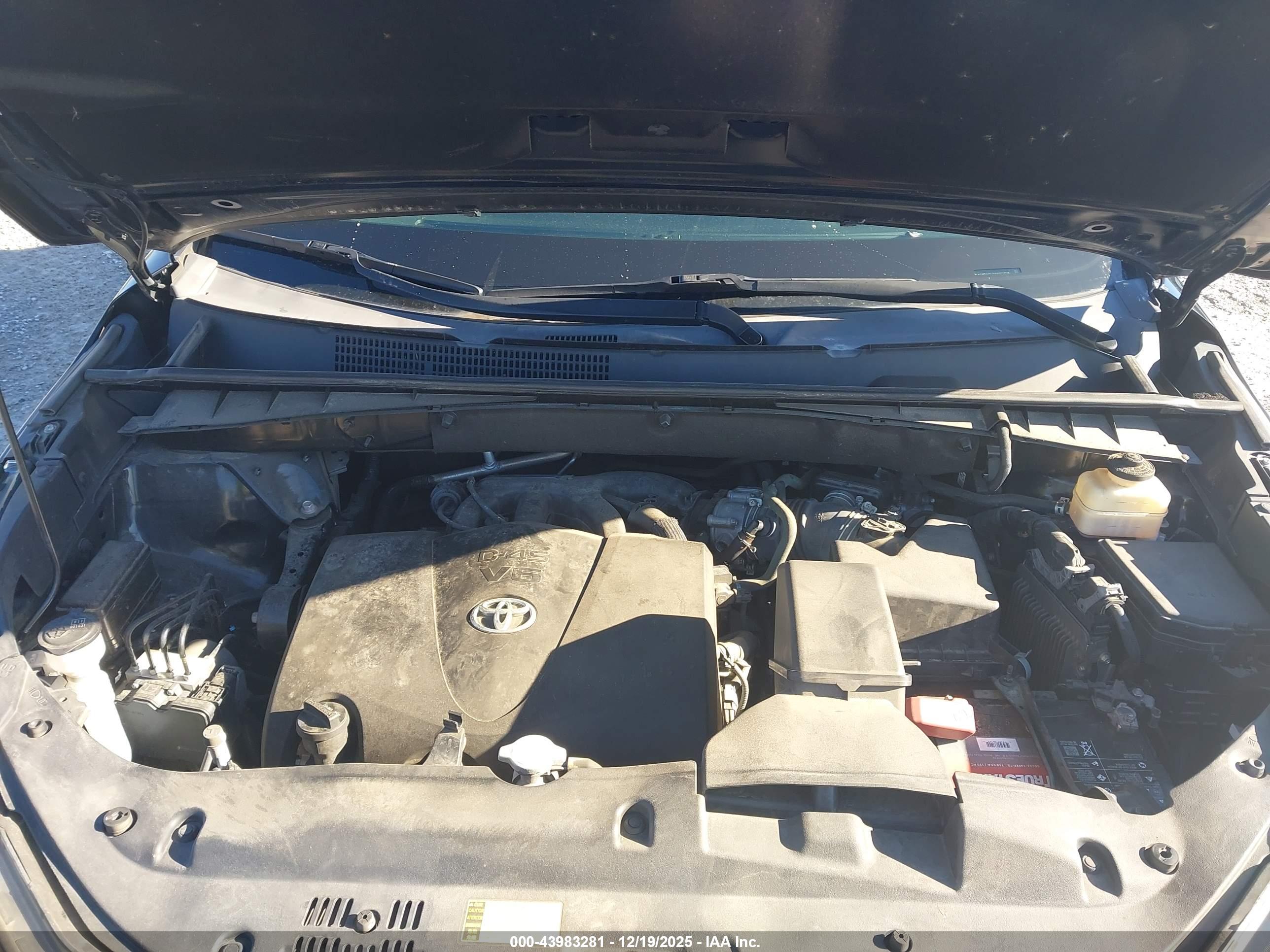 TOYOTA HIGHLANDER image 10