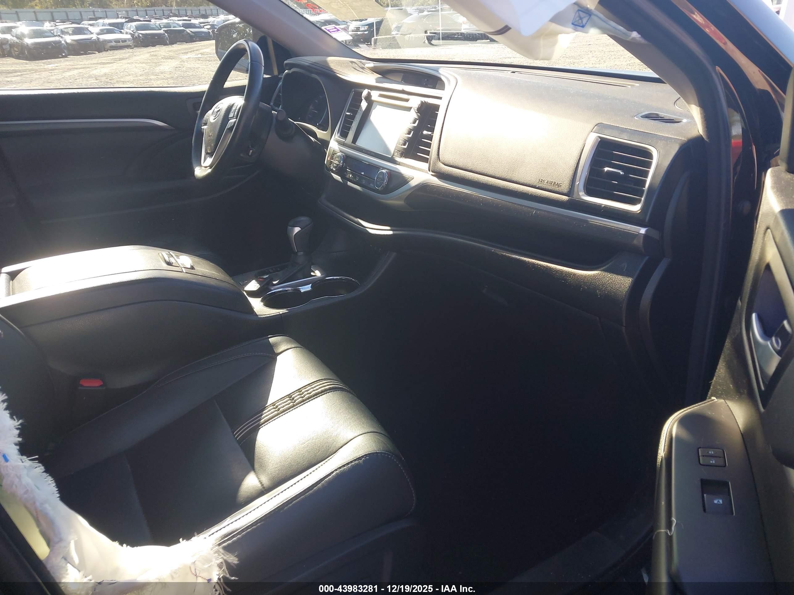 TOYOTA HIGHLANDER image 5