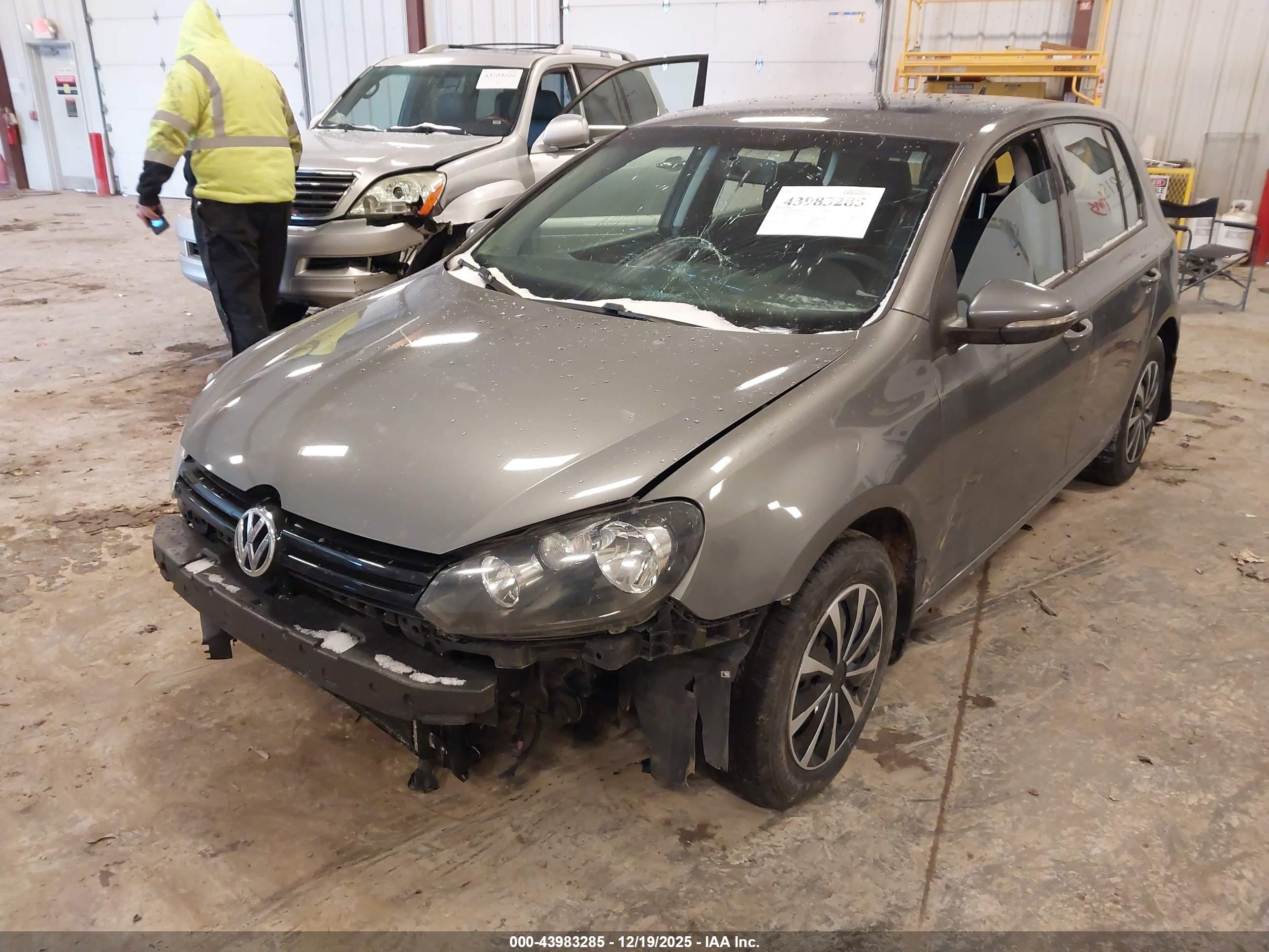 VOLKSWAGEN GOLF image 2
