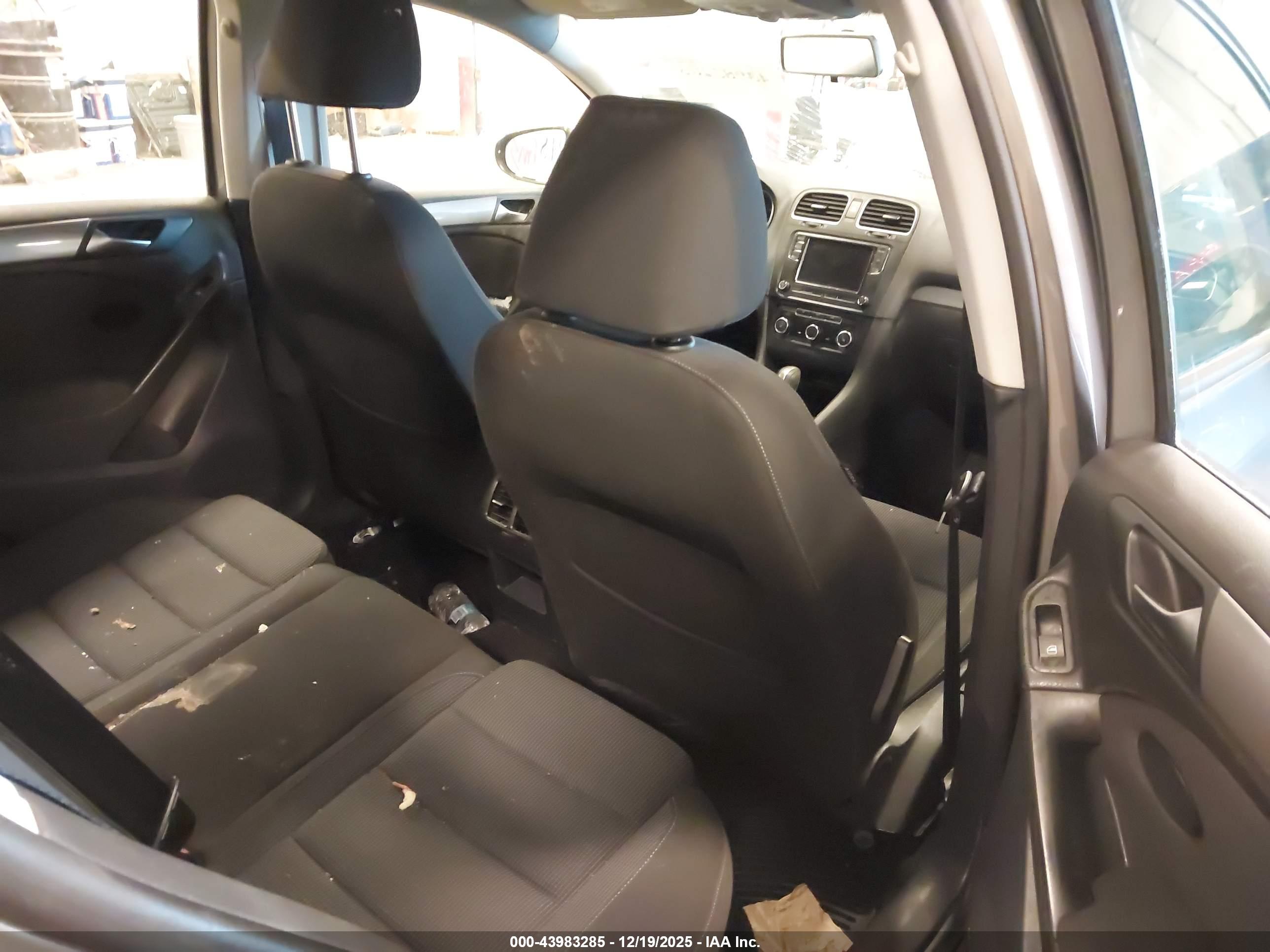 VOLKSWAGEN GOLF image 8