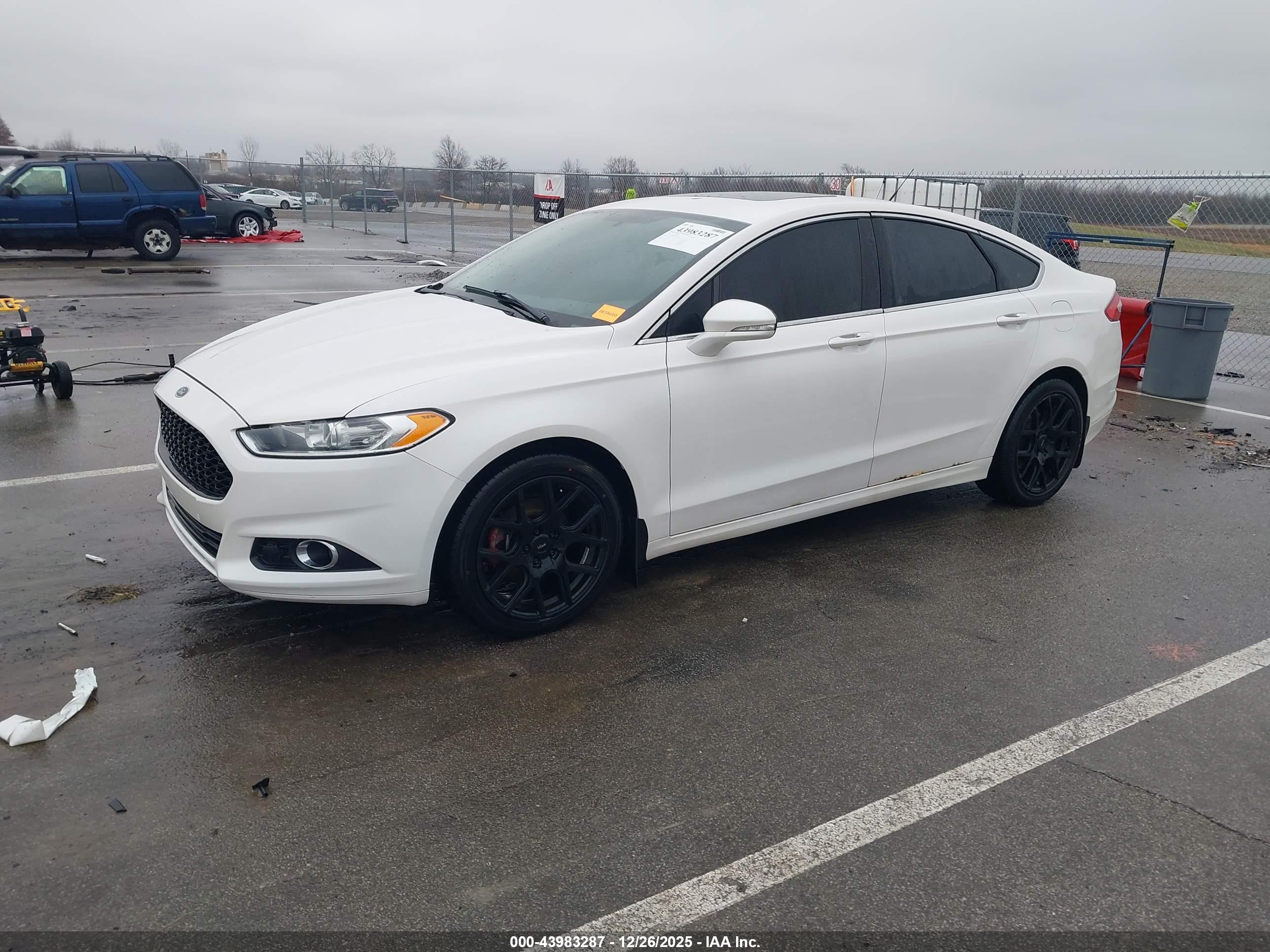 FORD FUSION image 2