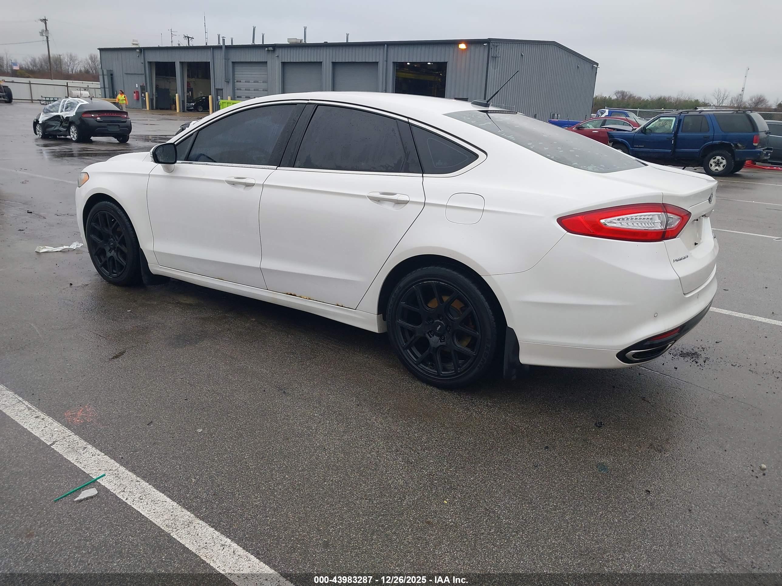 FORD FUSION image 3