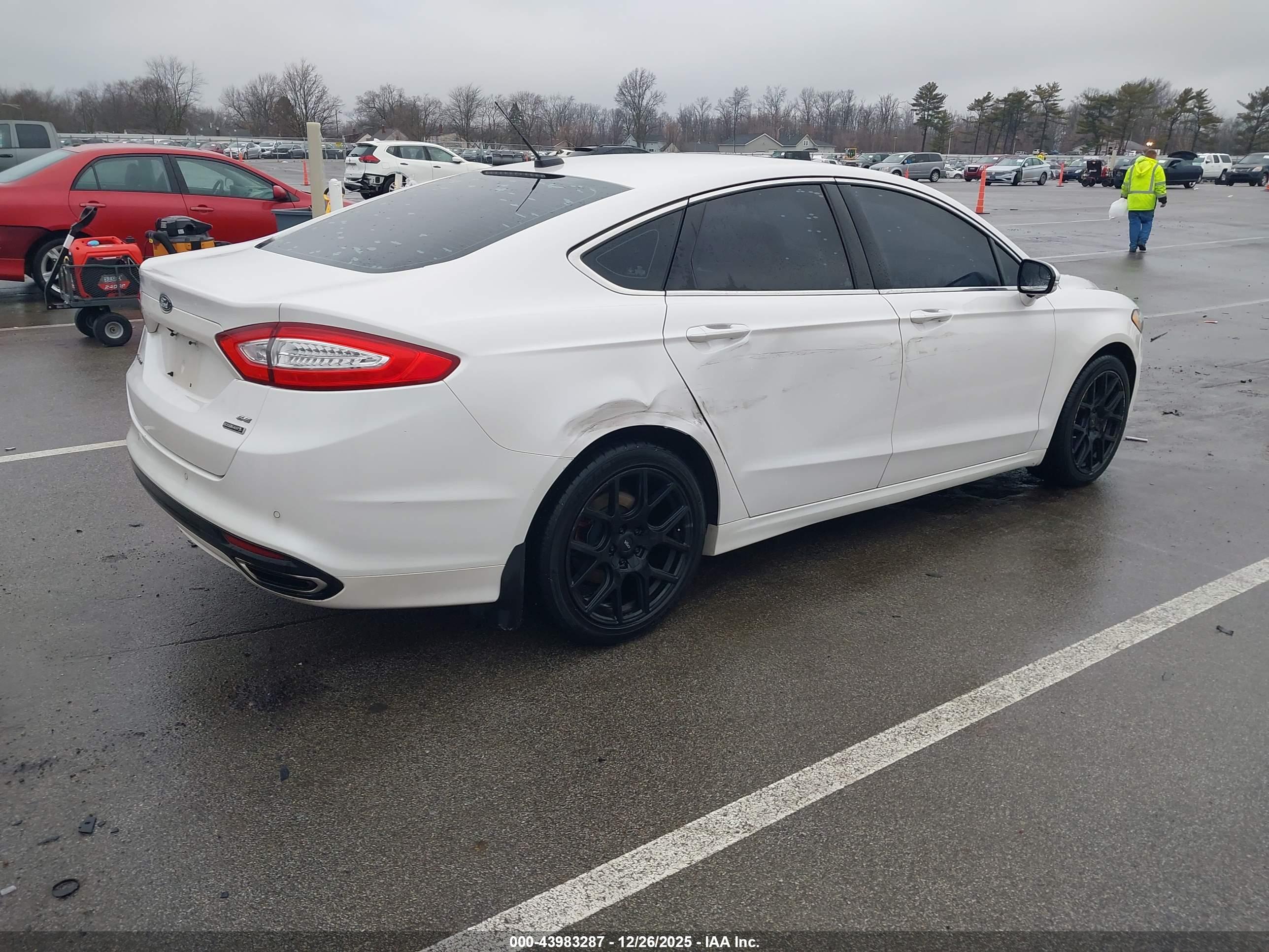 FORD FUSION image 4
