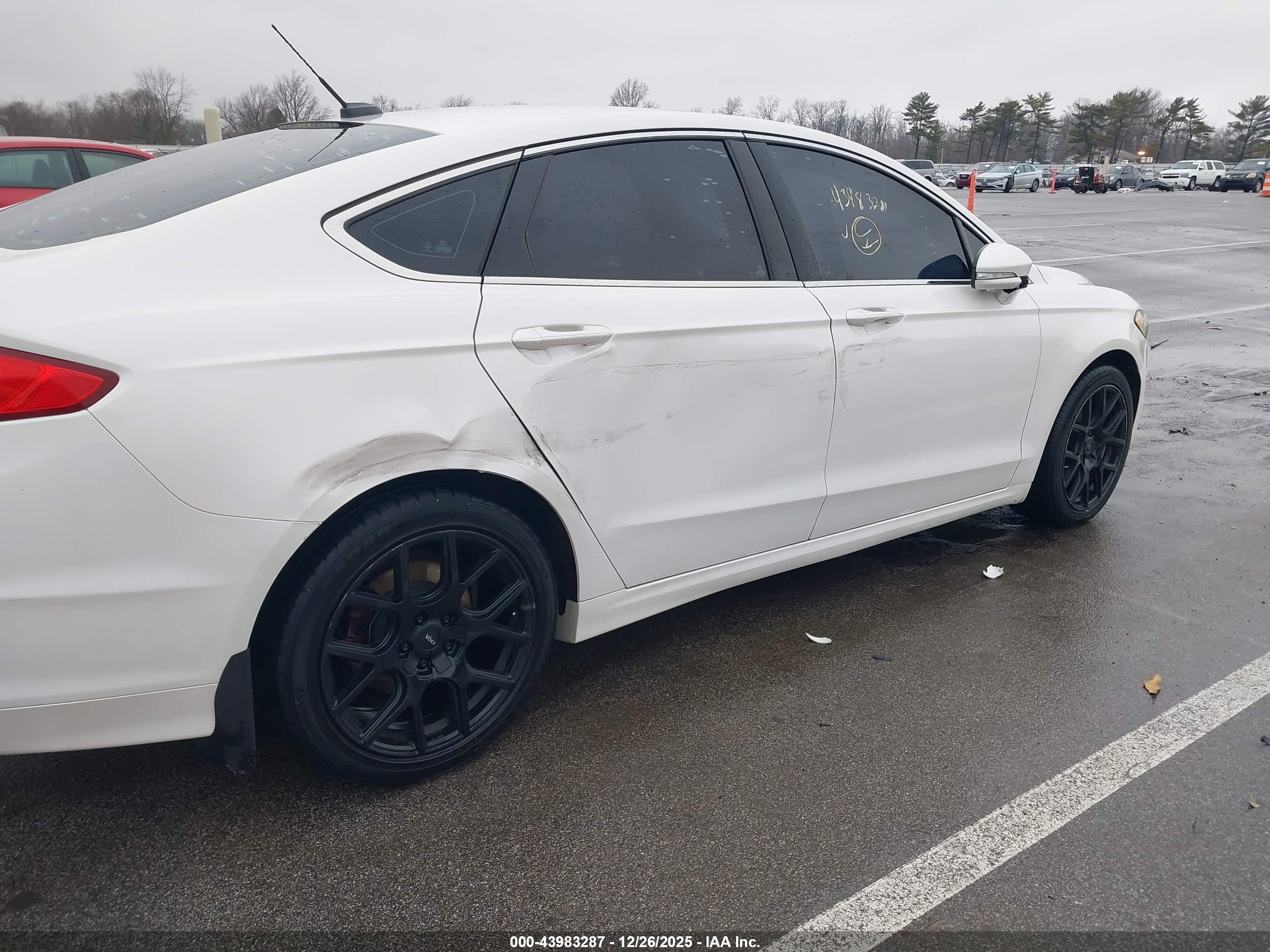 FORD FUSION image 6