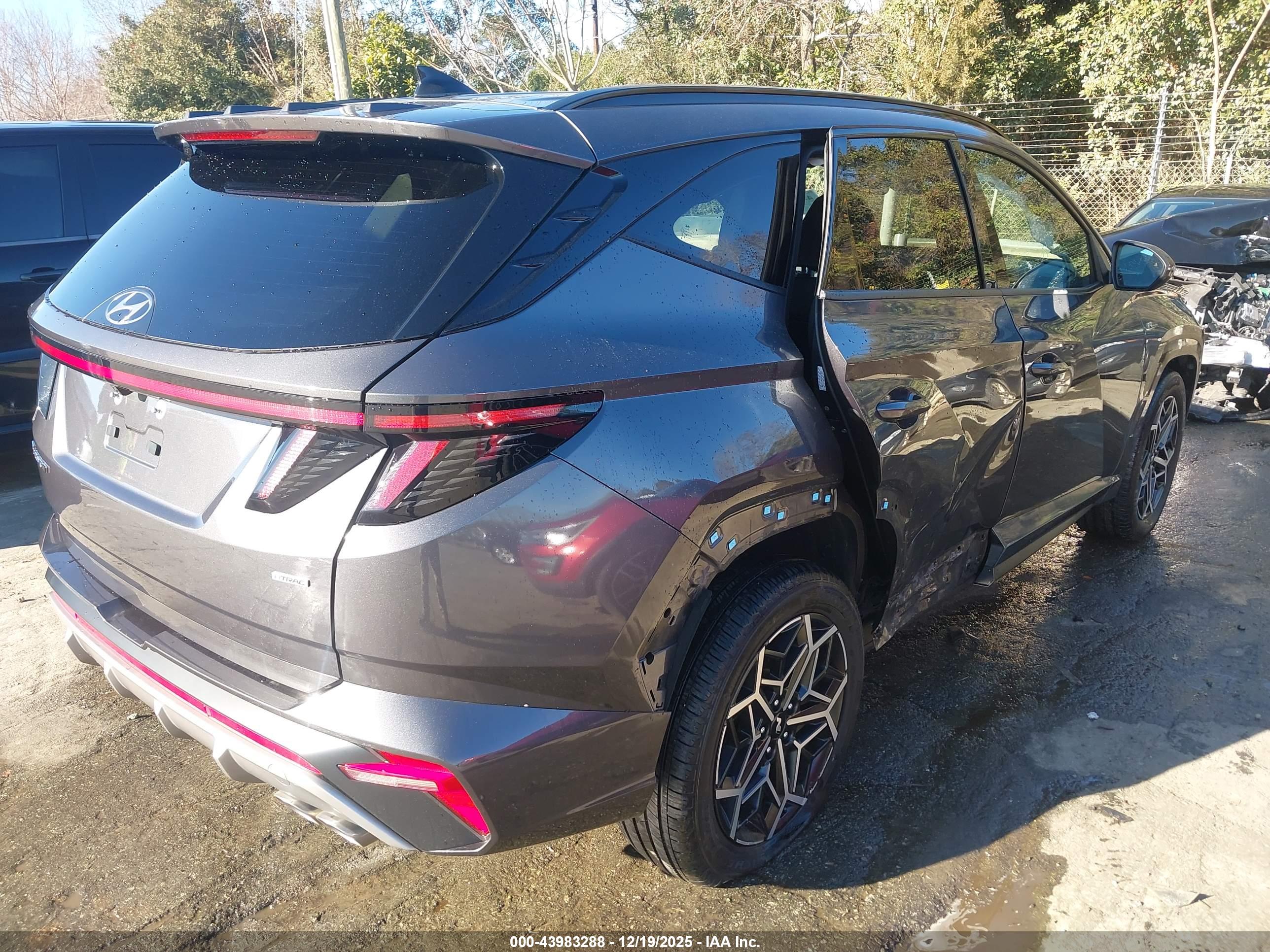 HYUNDAI TUCSON image 4