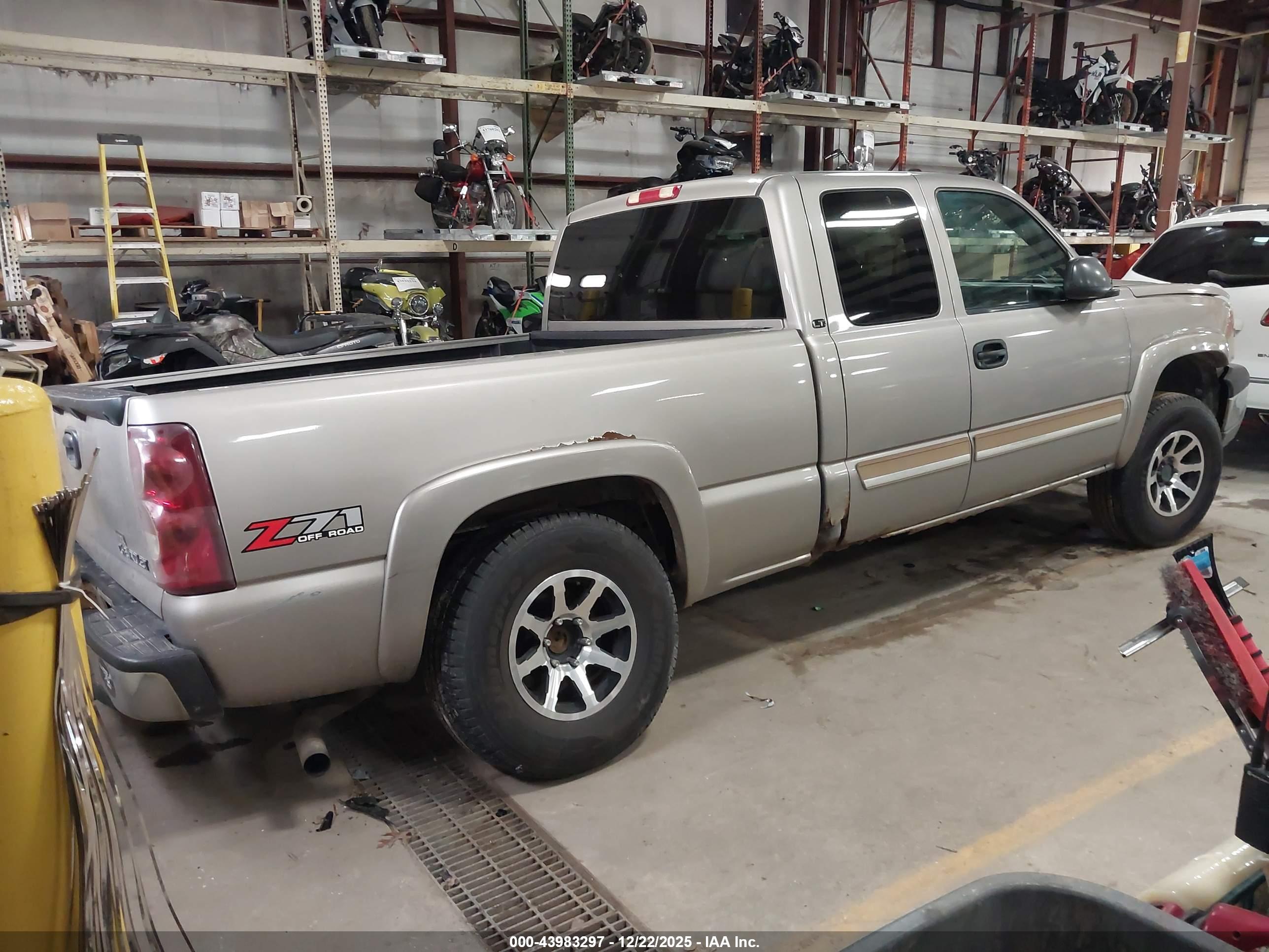CHEVROLET SILVERADO image 4