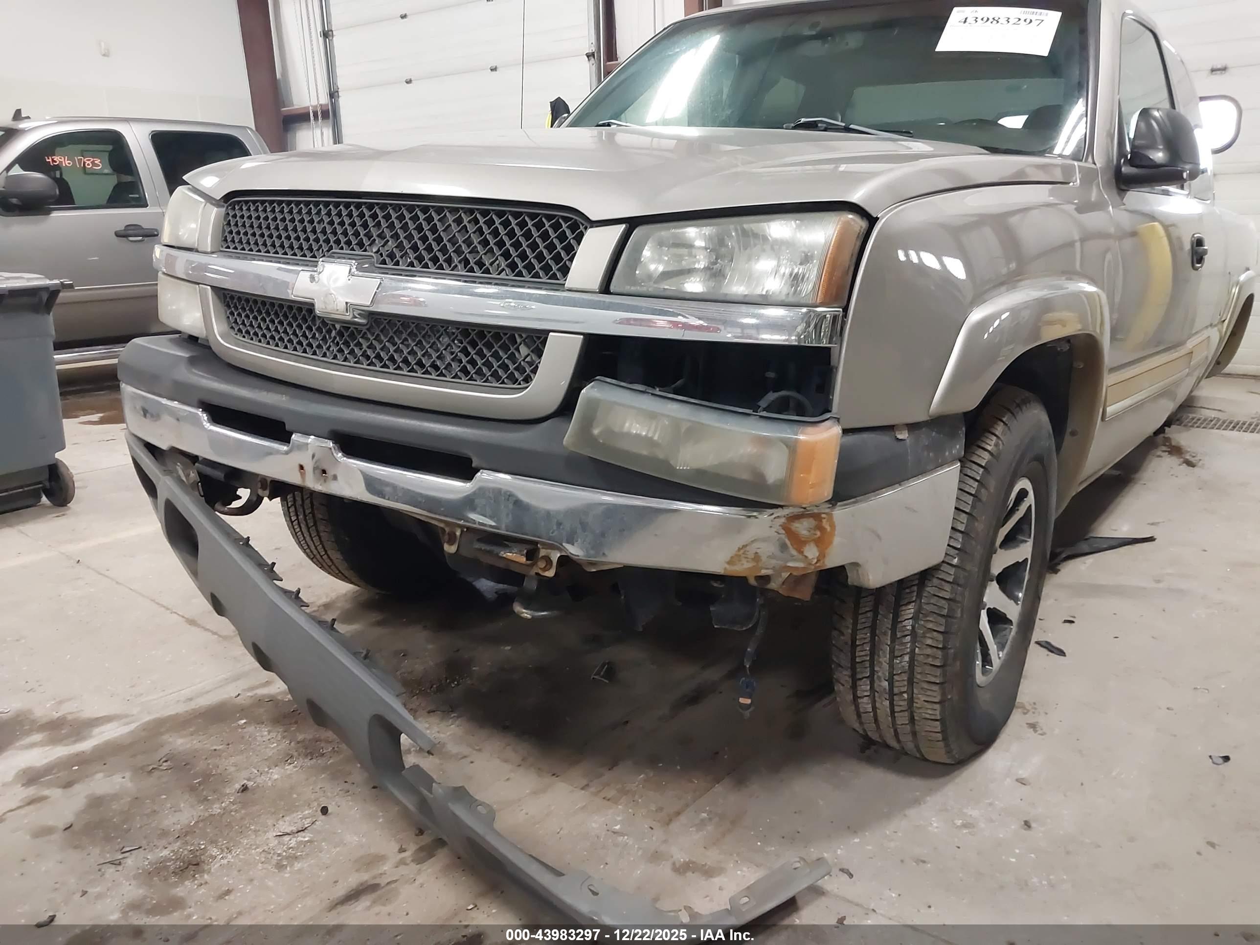 CHEVROLET SILVERADO image 6