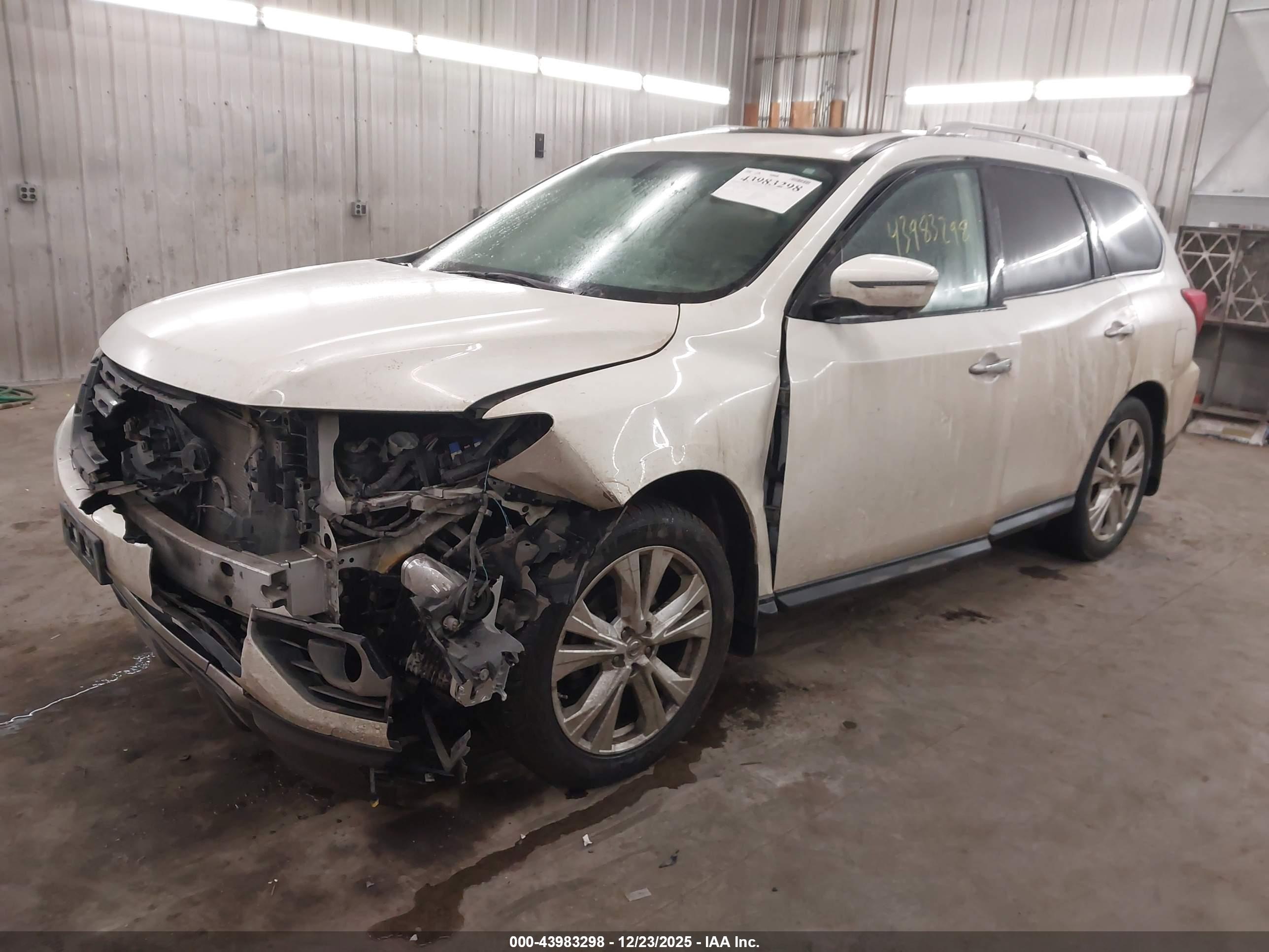 NISSAN PATHFINDER image 2