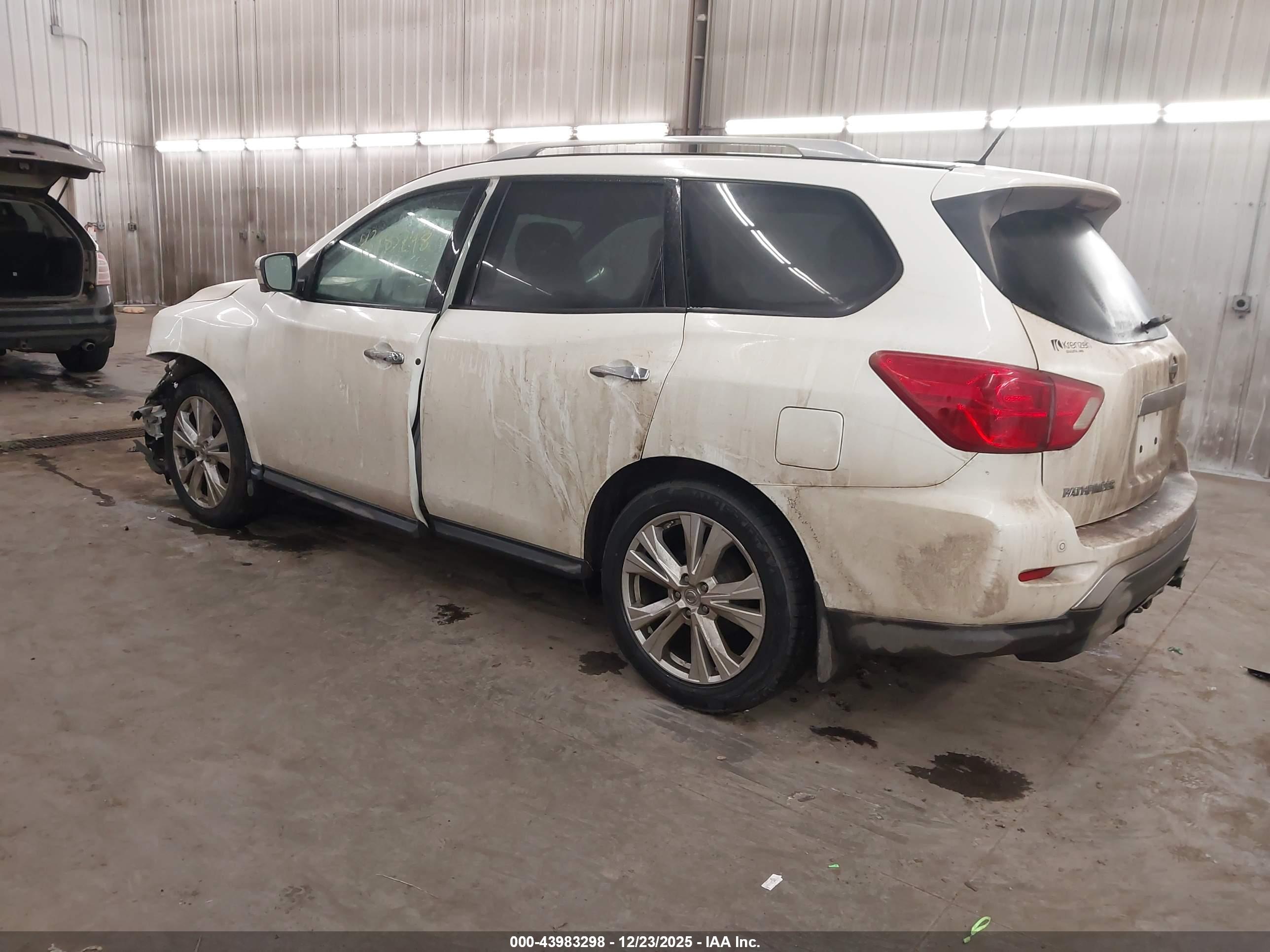 NISSAN PATHFINDER image 3
