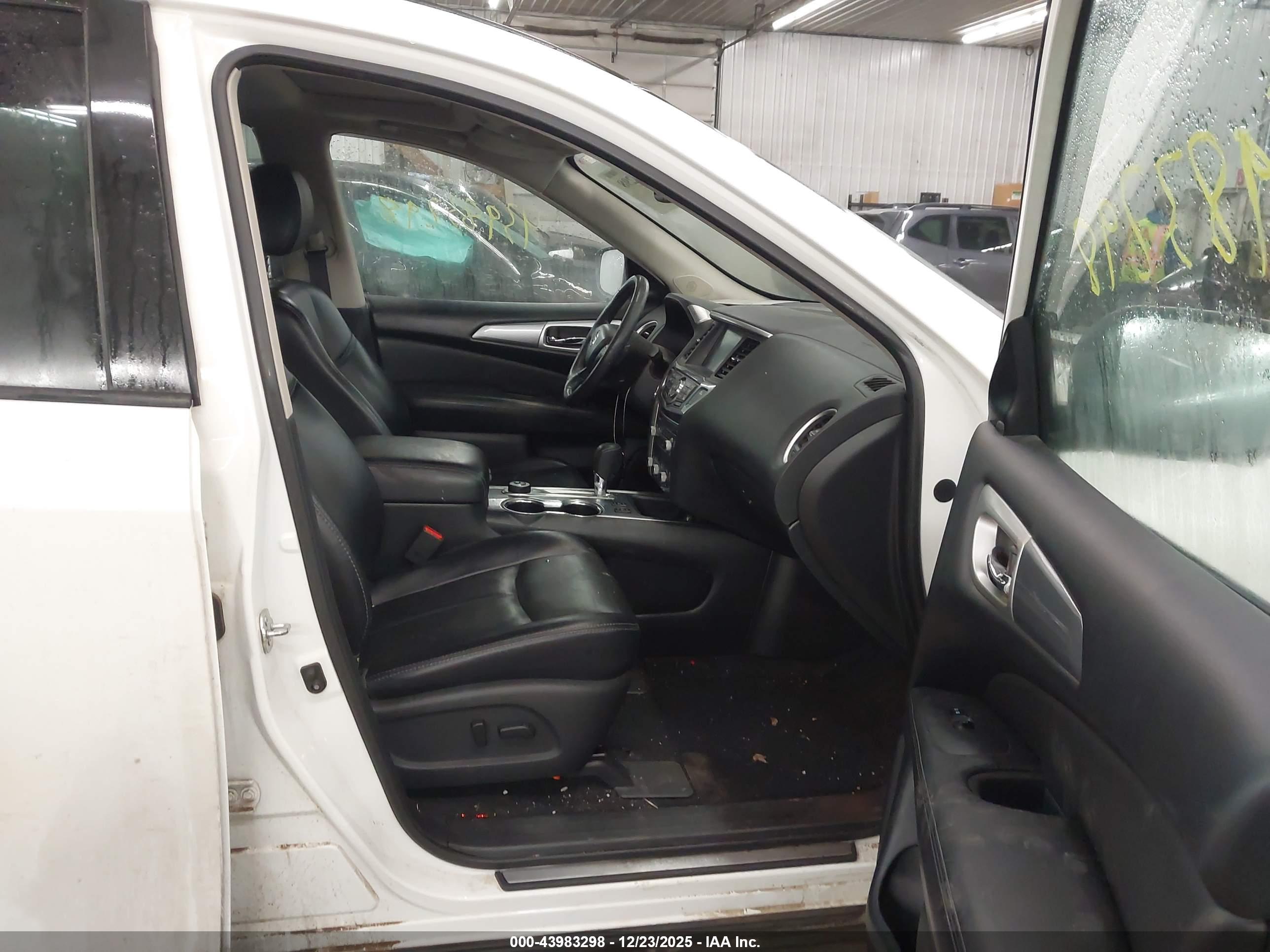 NISSAN PATHFINDER image 5