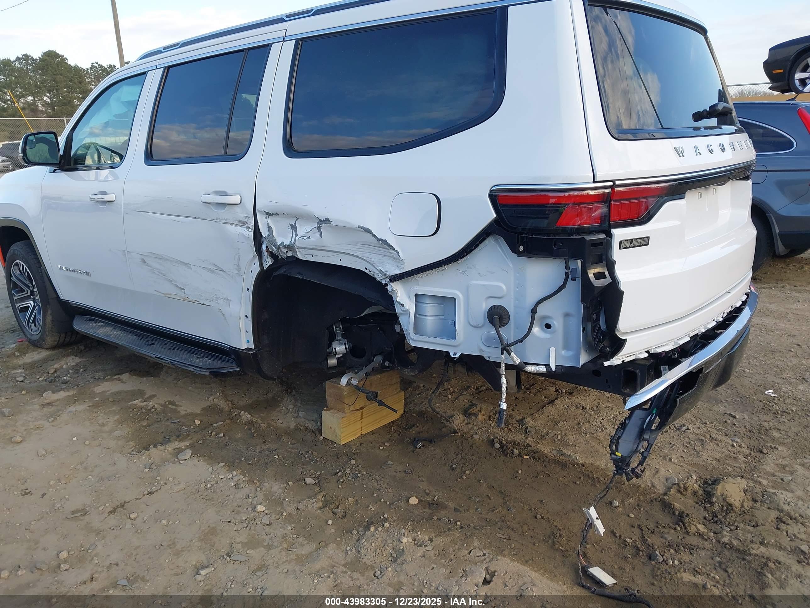 JEEP WAGONEER image 6