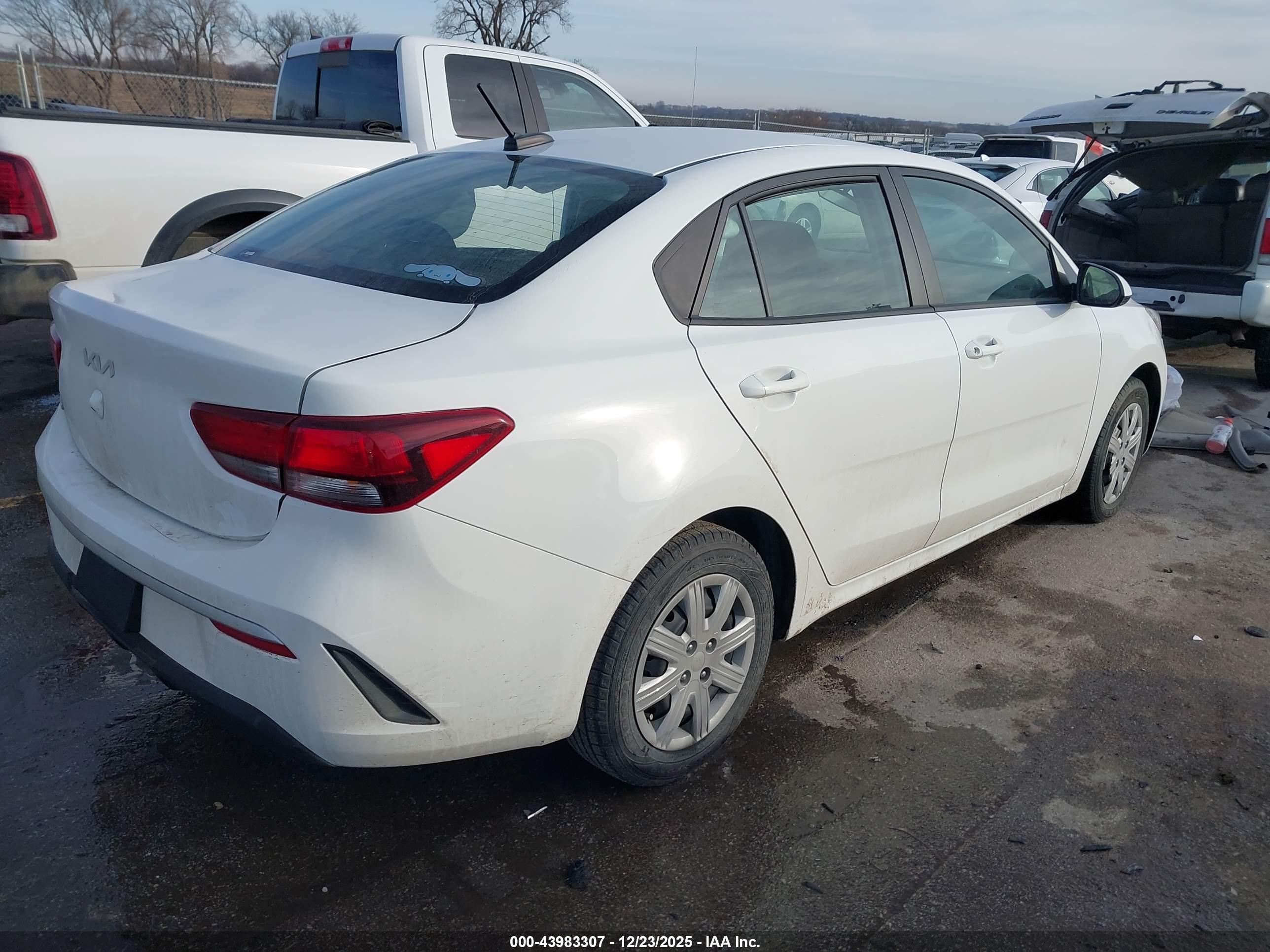 KIA RIO image 4