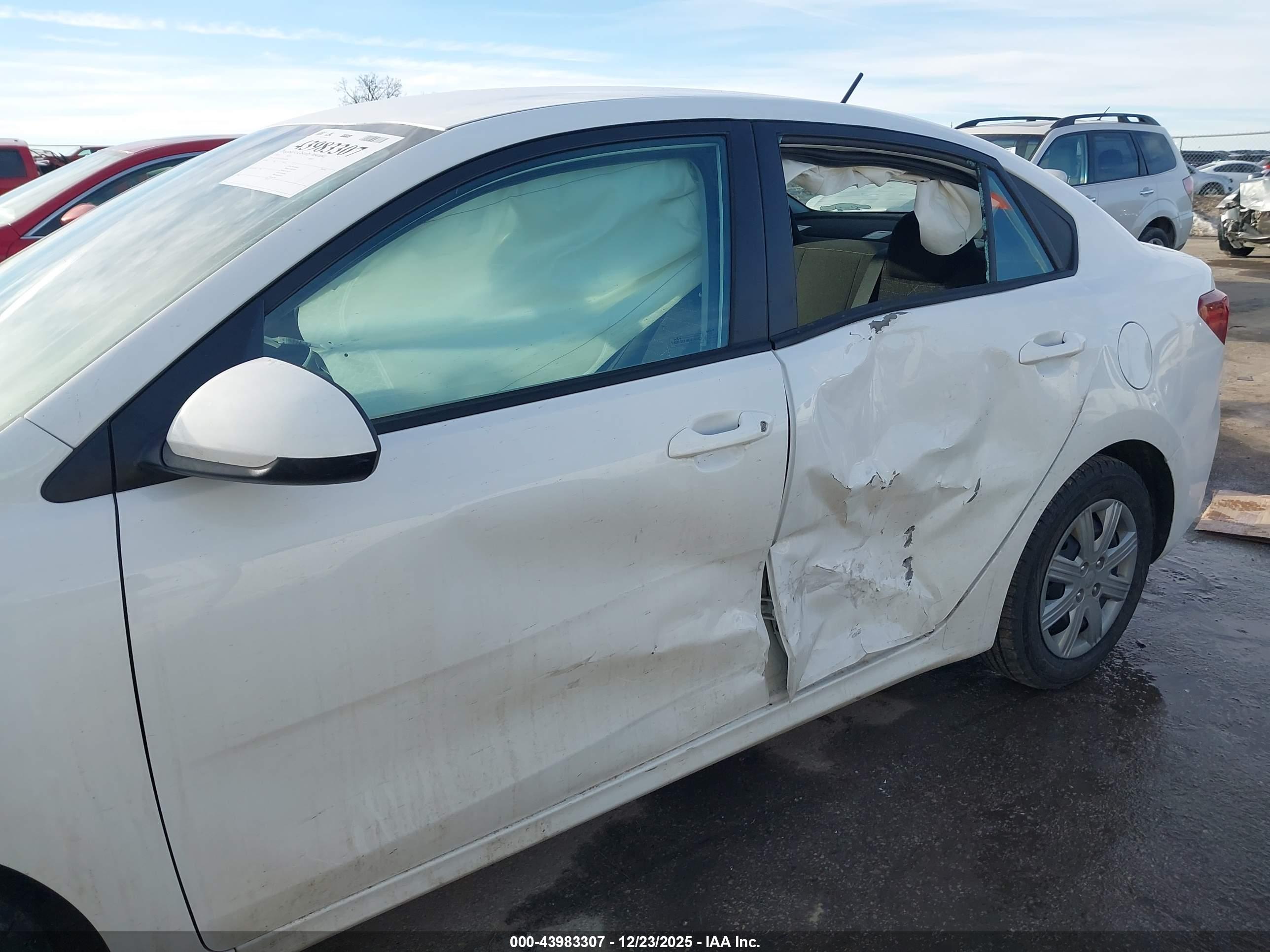 KIA RIO image 6