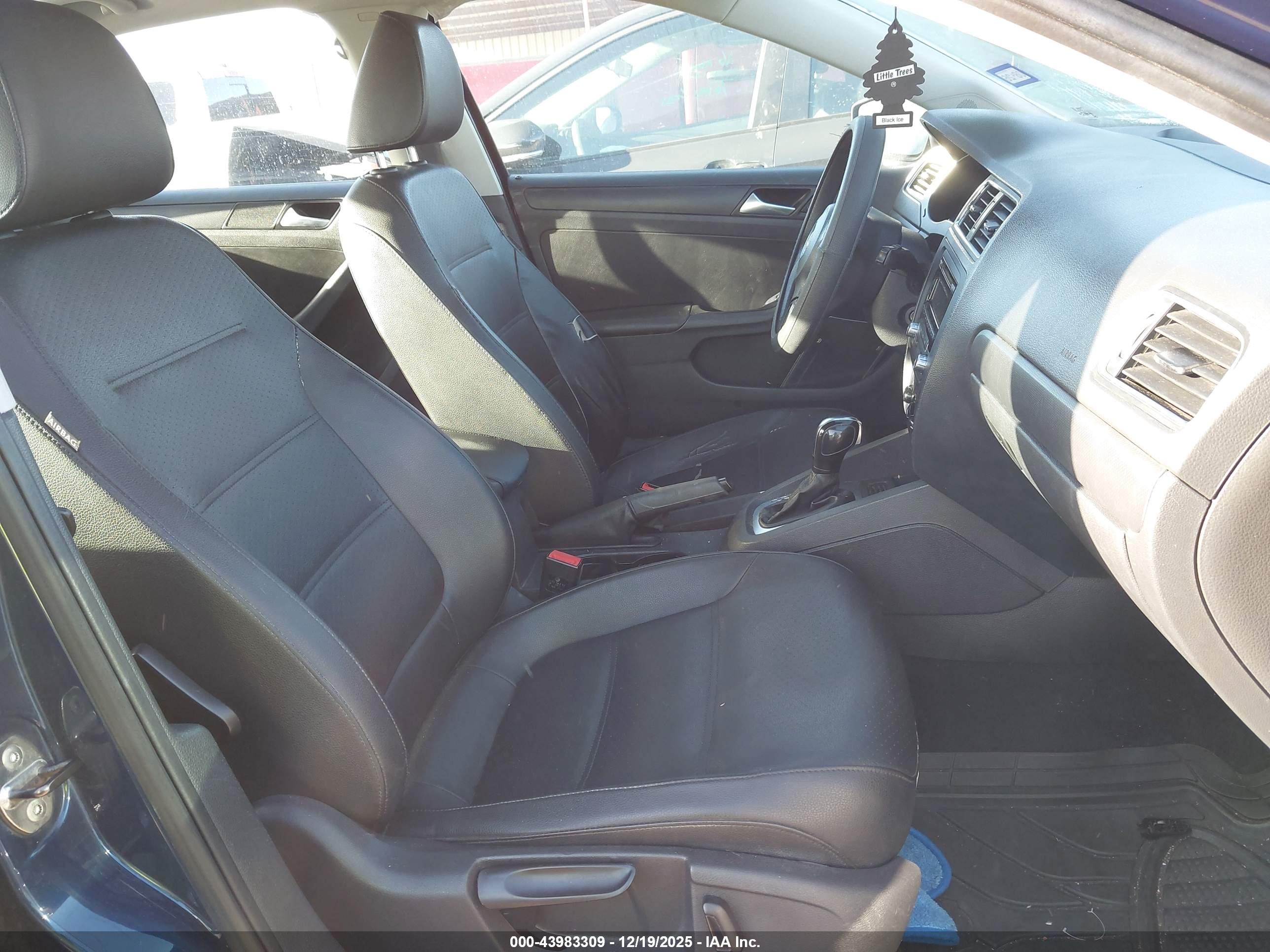 VOLKSWAGEN JETTA image 5