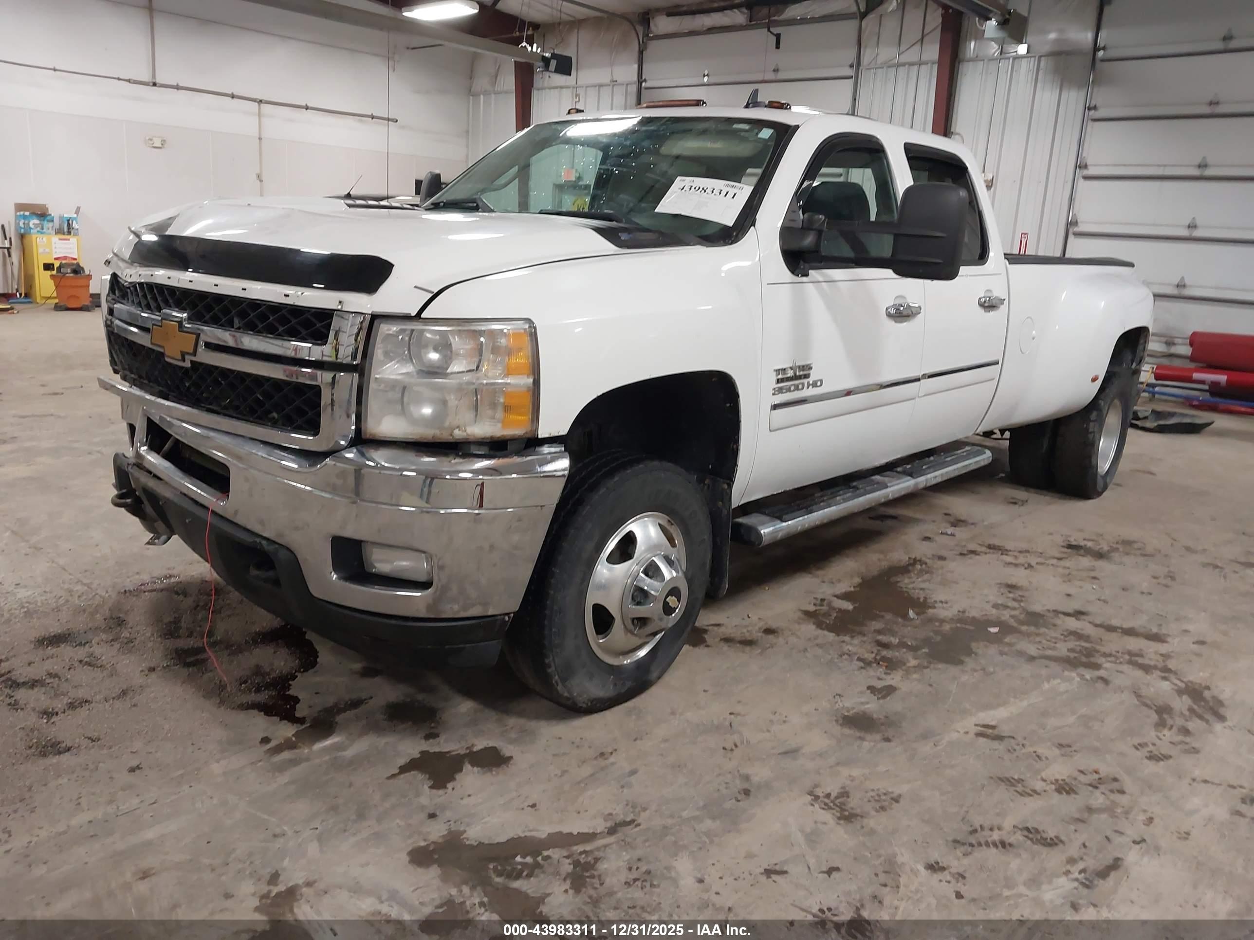 CHEVROLET SILVERADO image 2