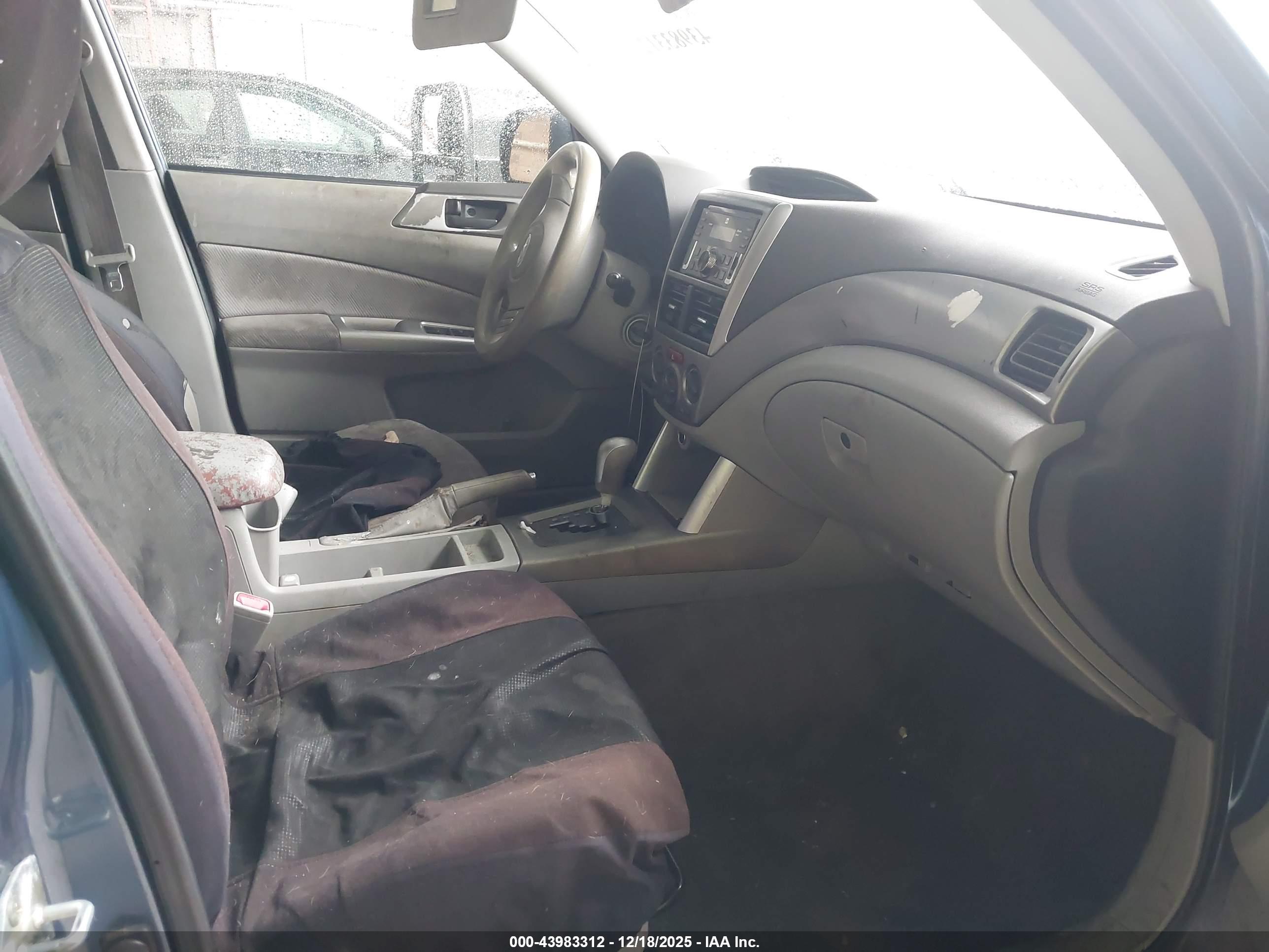 SUBARU FORESTER image 5