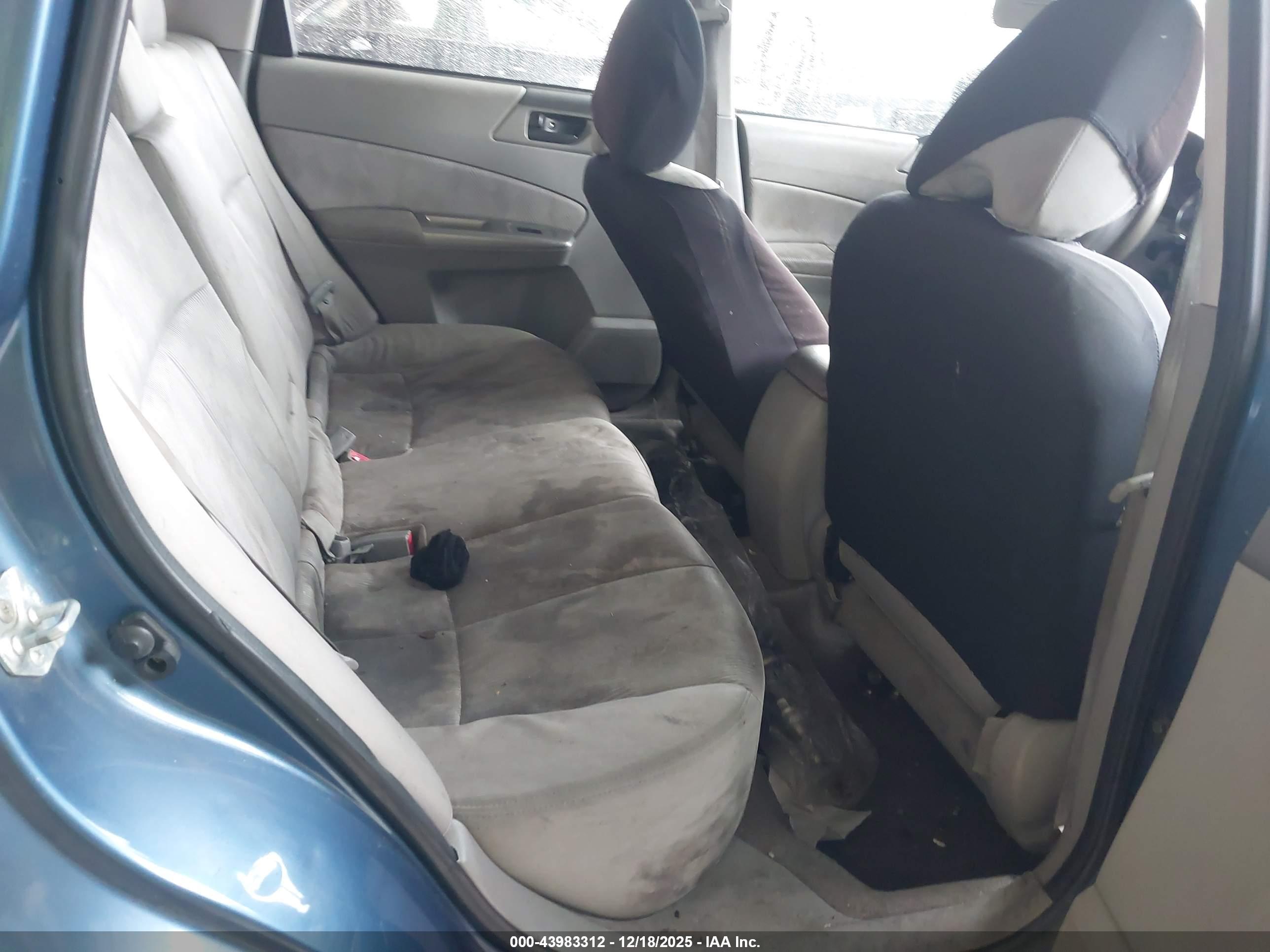 SUBARU FORESTER image 8