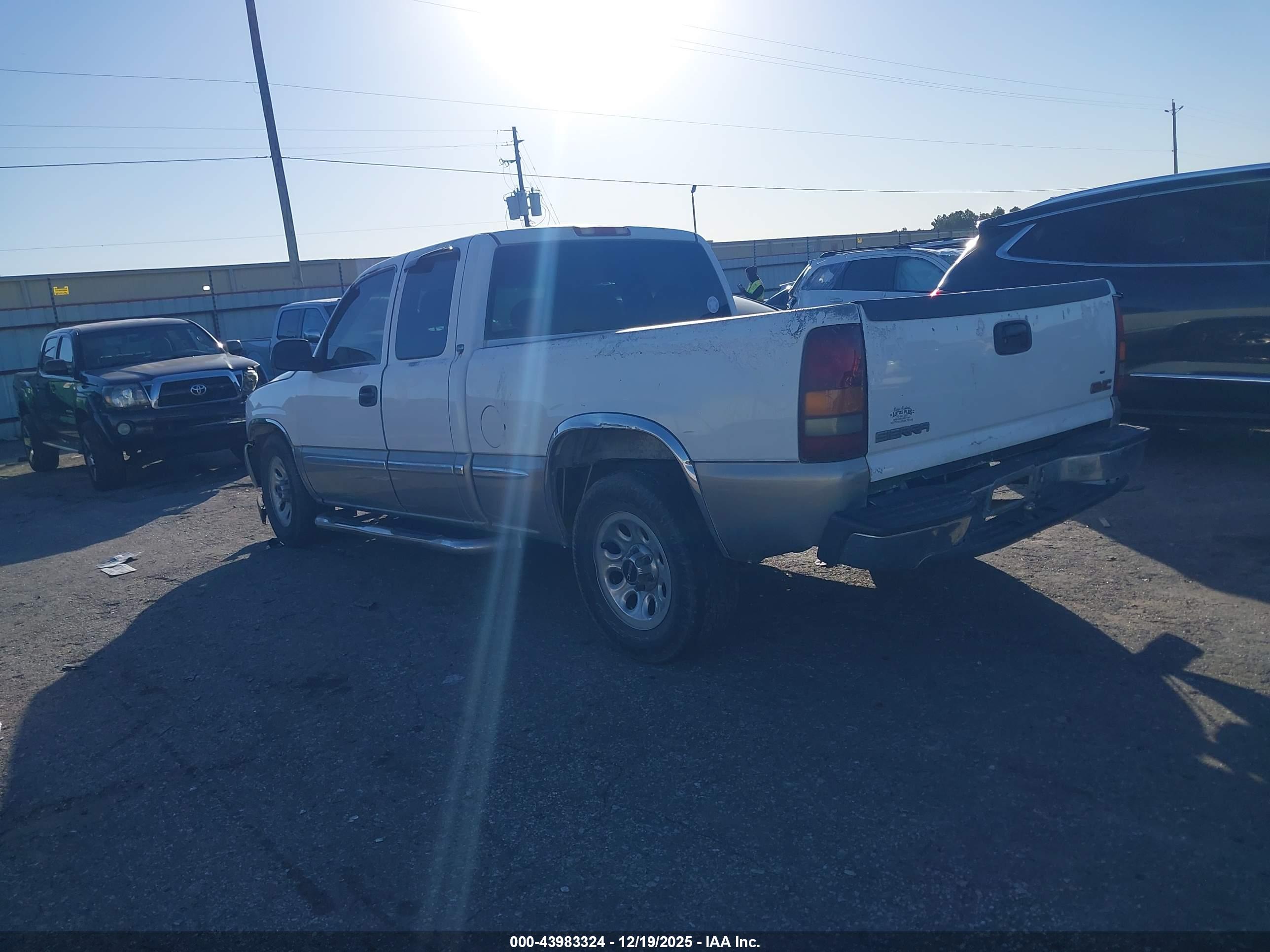 GMC SIERRA image 3