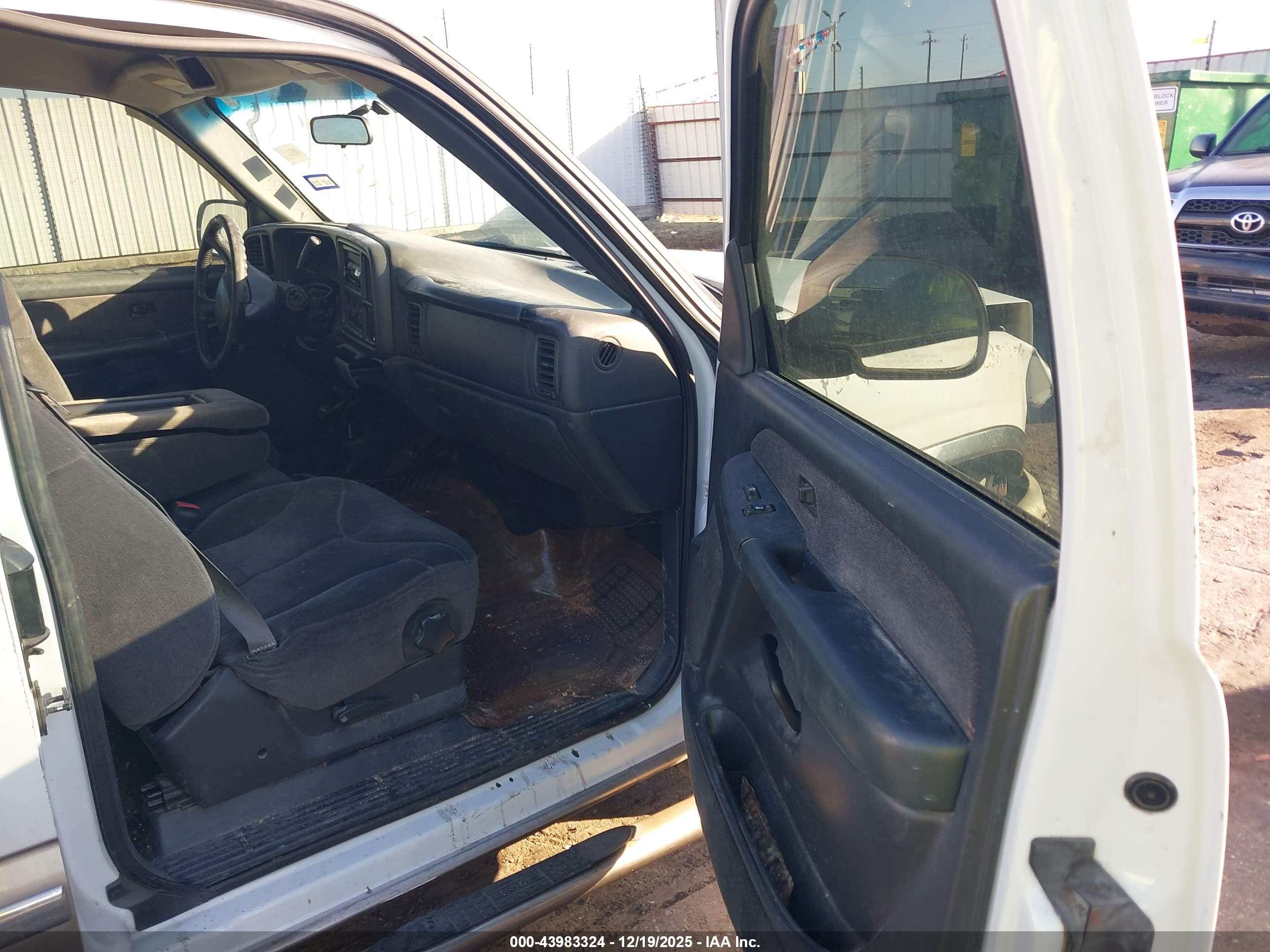 GMC SIERRA image 5