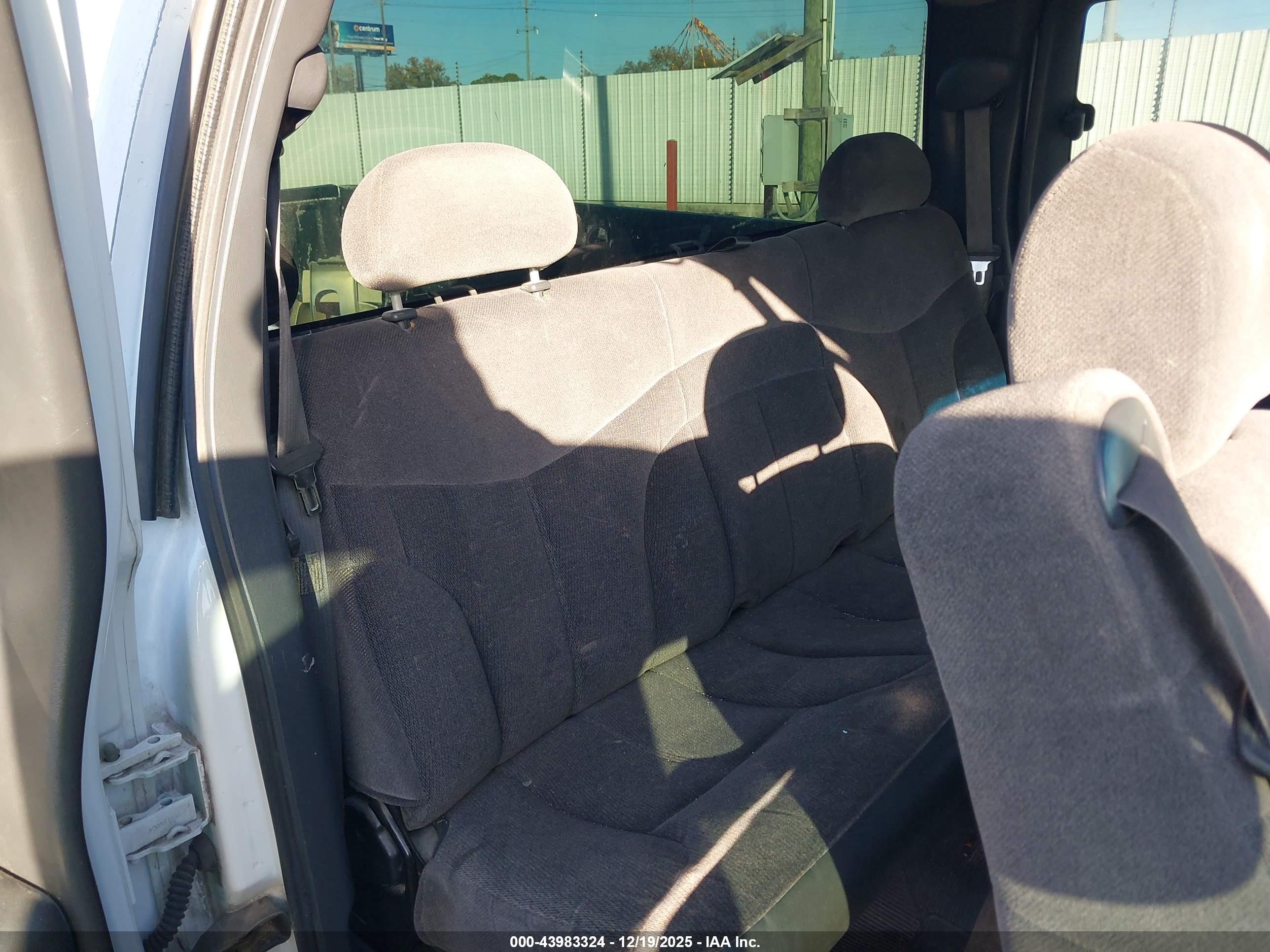 GMC SIERRA image 8
