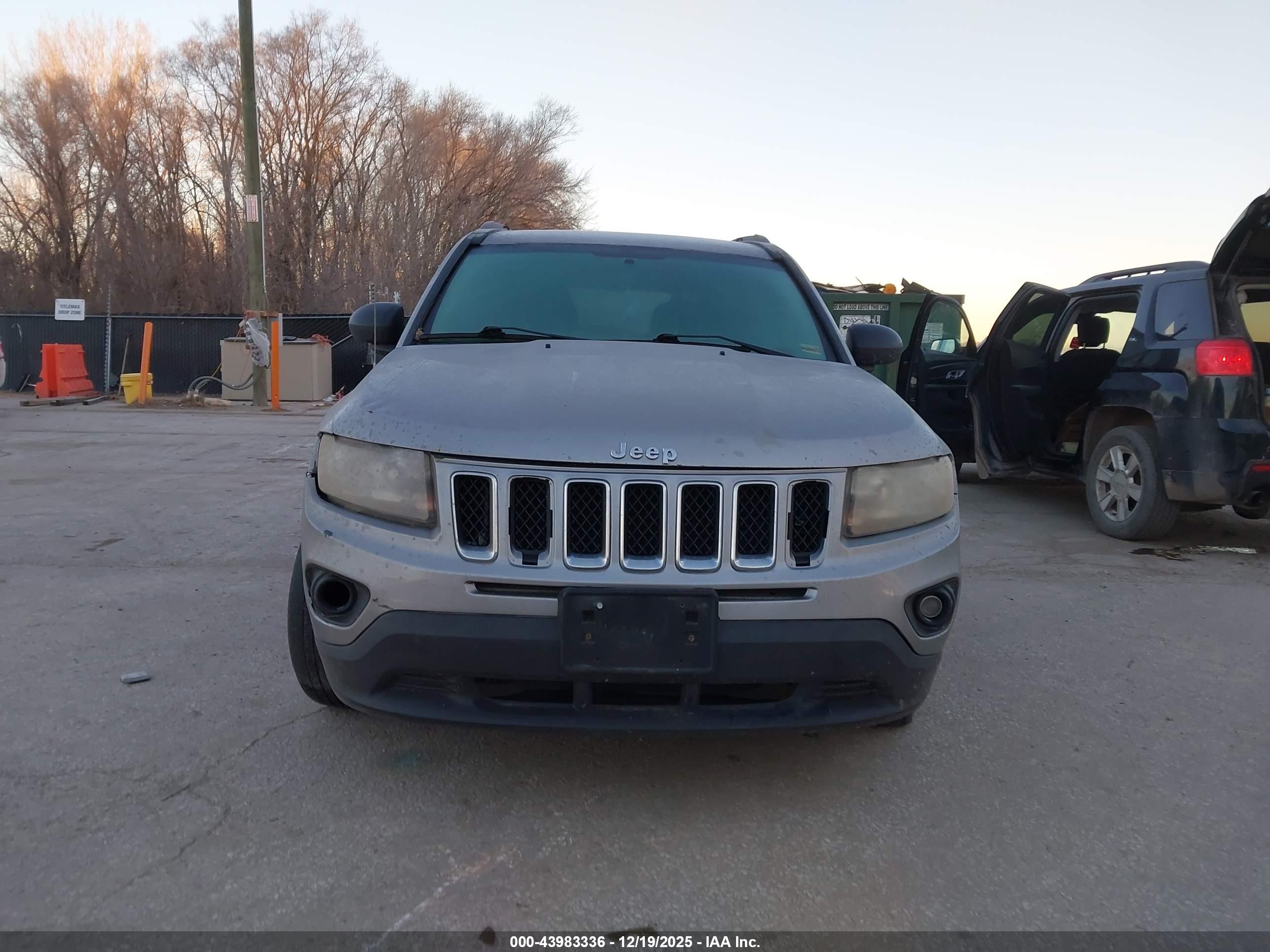 JEEP COMPASS image 6